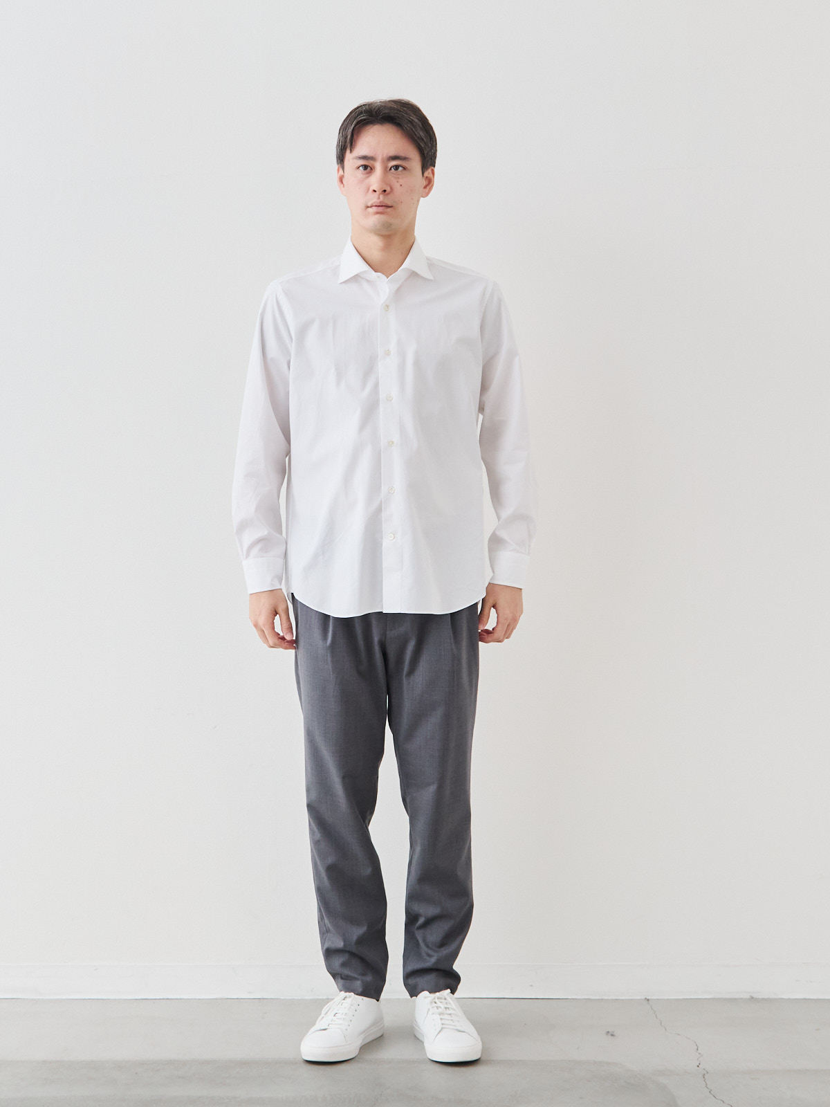 洗いざらしを楽しむ超極細コットンシャツ/ホワイト モデル 181cm 71kg サイズ LL