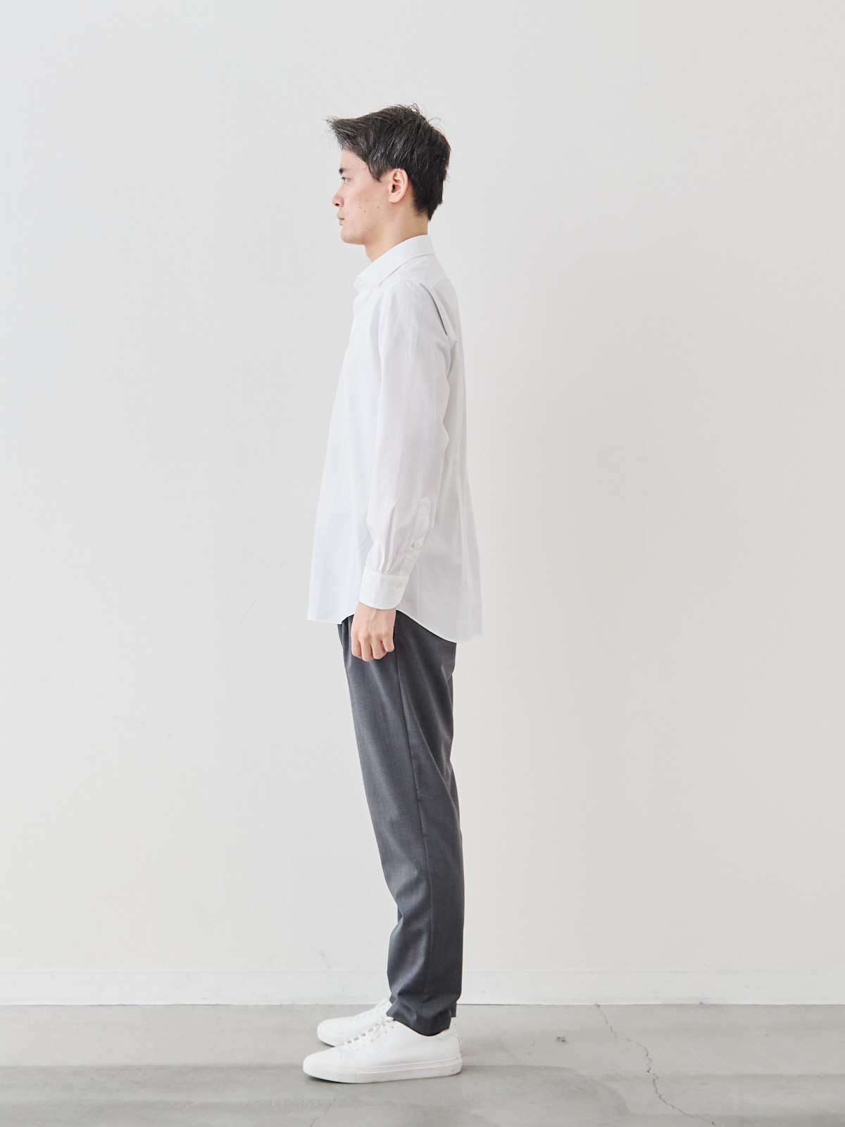 洗いざらしを楽しむ超極細コットンシャツ/ホワイト モデル 181cm 71kg サイズ LL