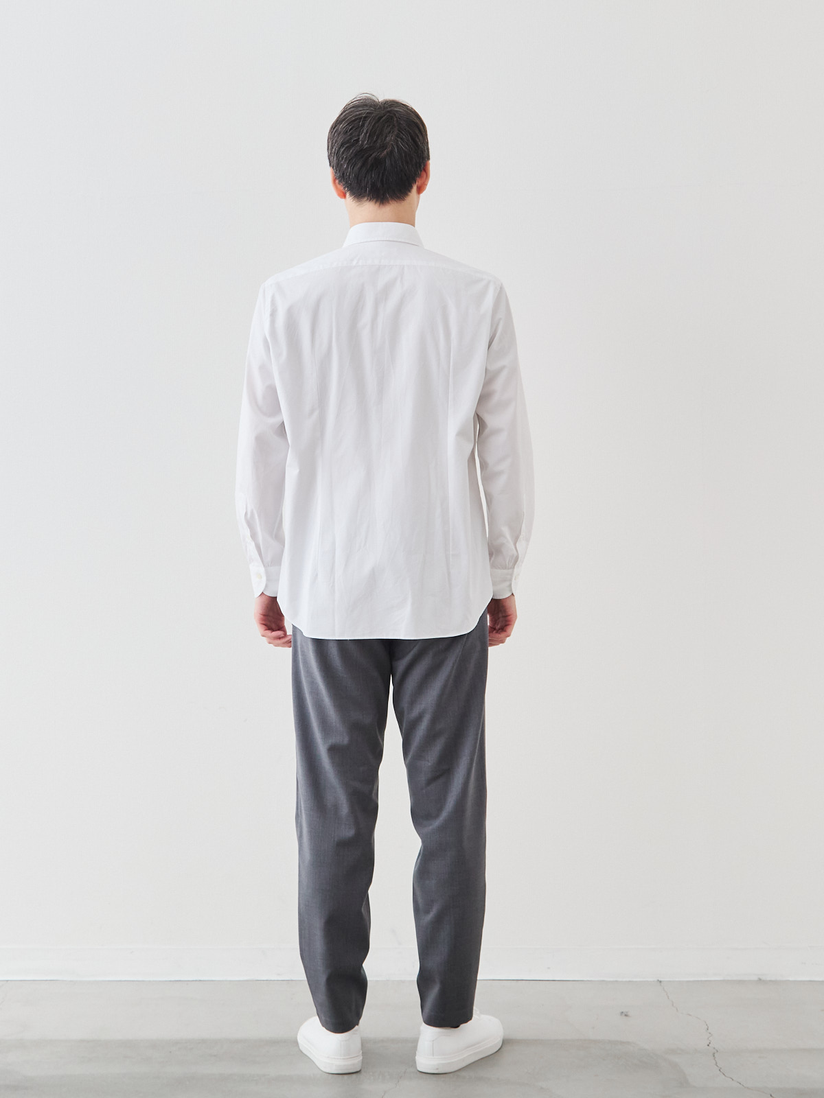 洗いざらしを楽しむ超極細コットンシャツ/ホワイト モデル 181cm 71kg サイズ LL