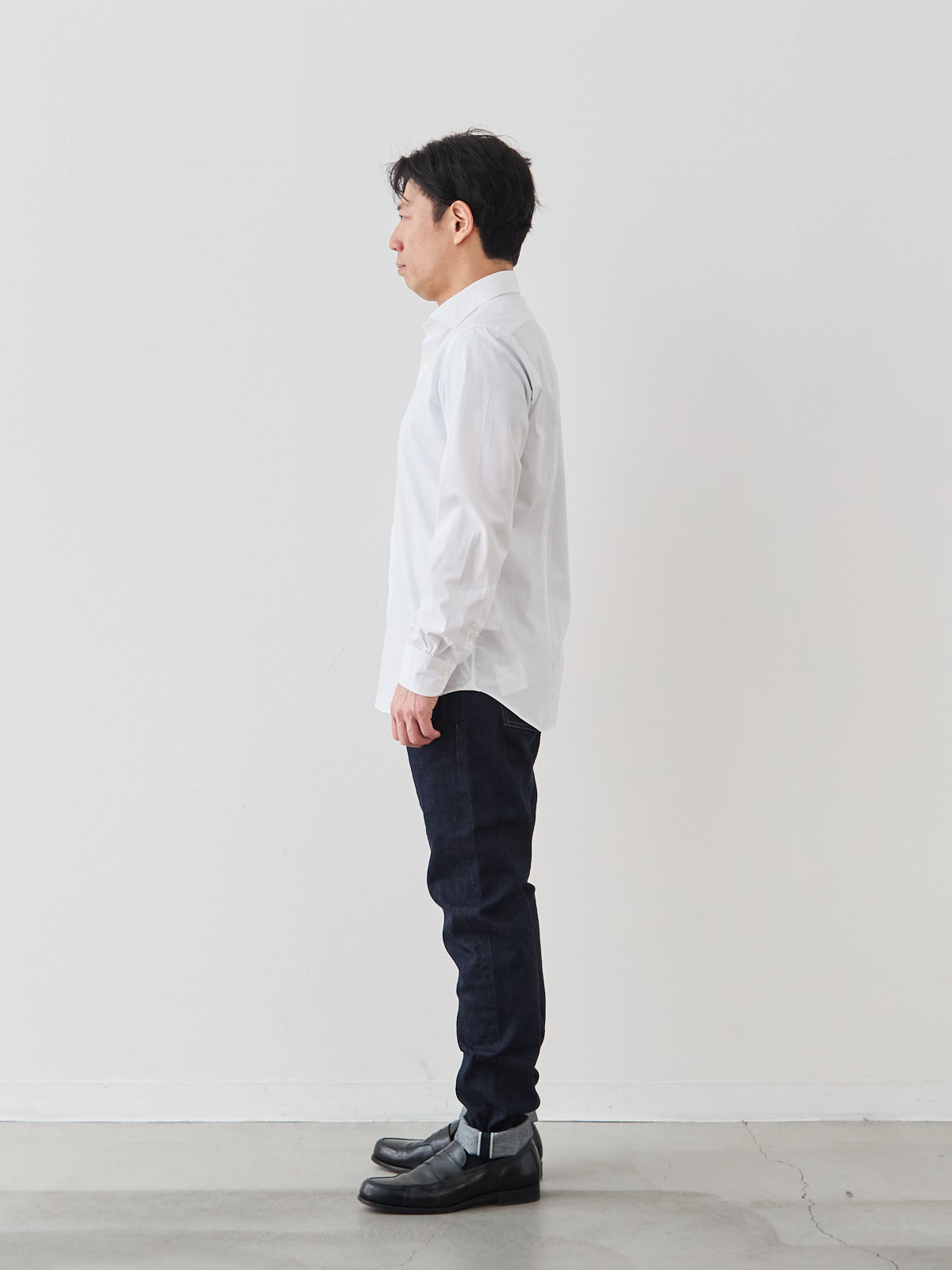 洗いざらしを楽しむ超極細コットンシャツ/ホワイト モデル 171cm 70kg サイズ L