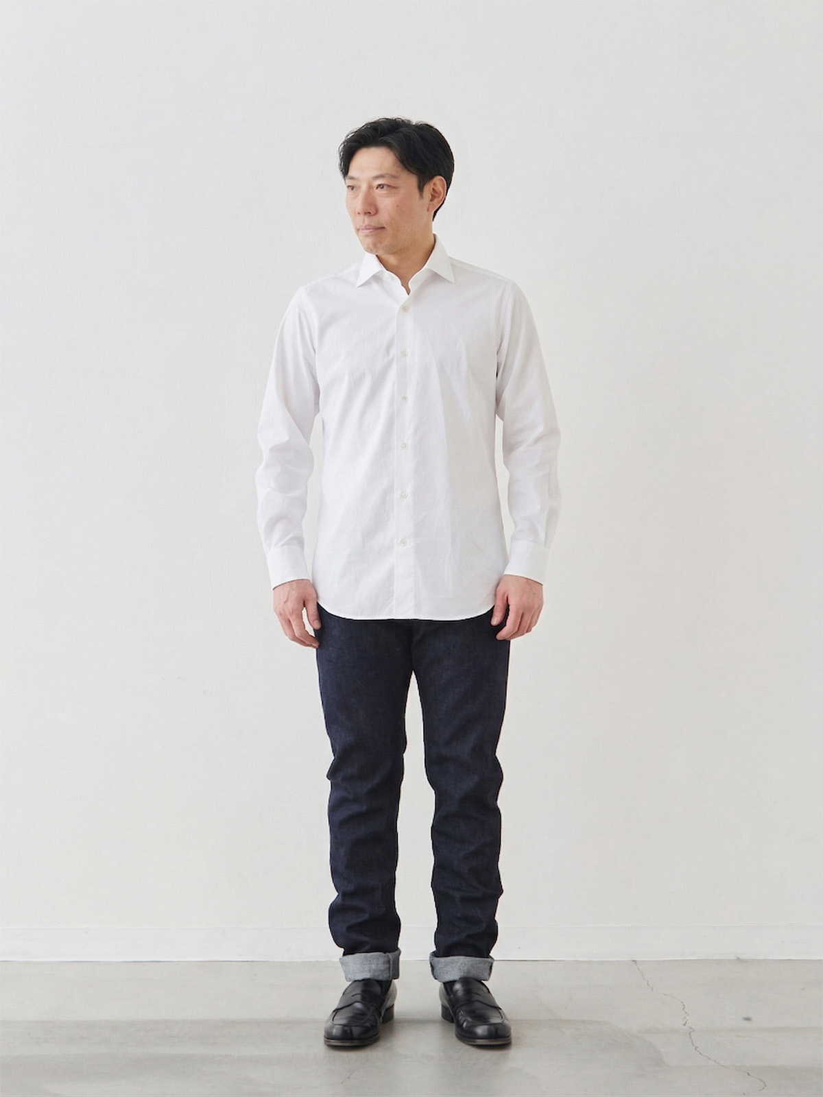 洗いざらしを楽しむ超極細コットンシャツ/ホワイト モデル 171cm 70kg サイズ L