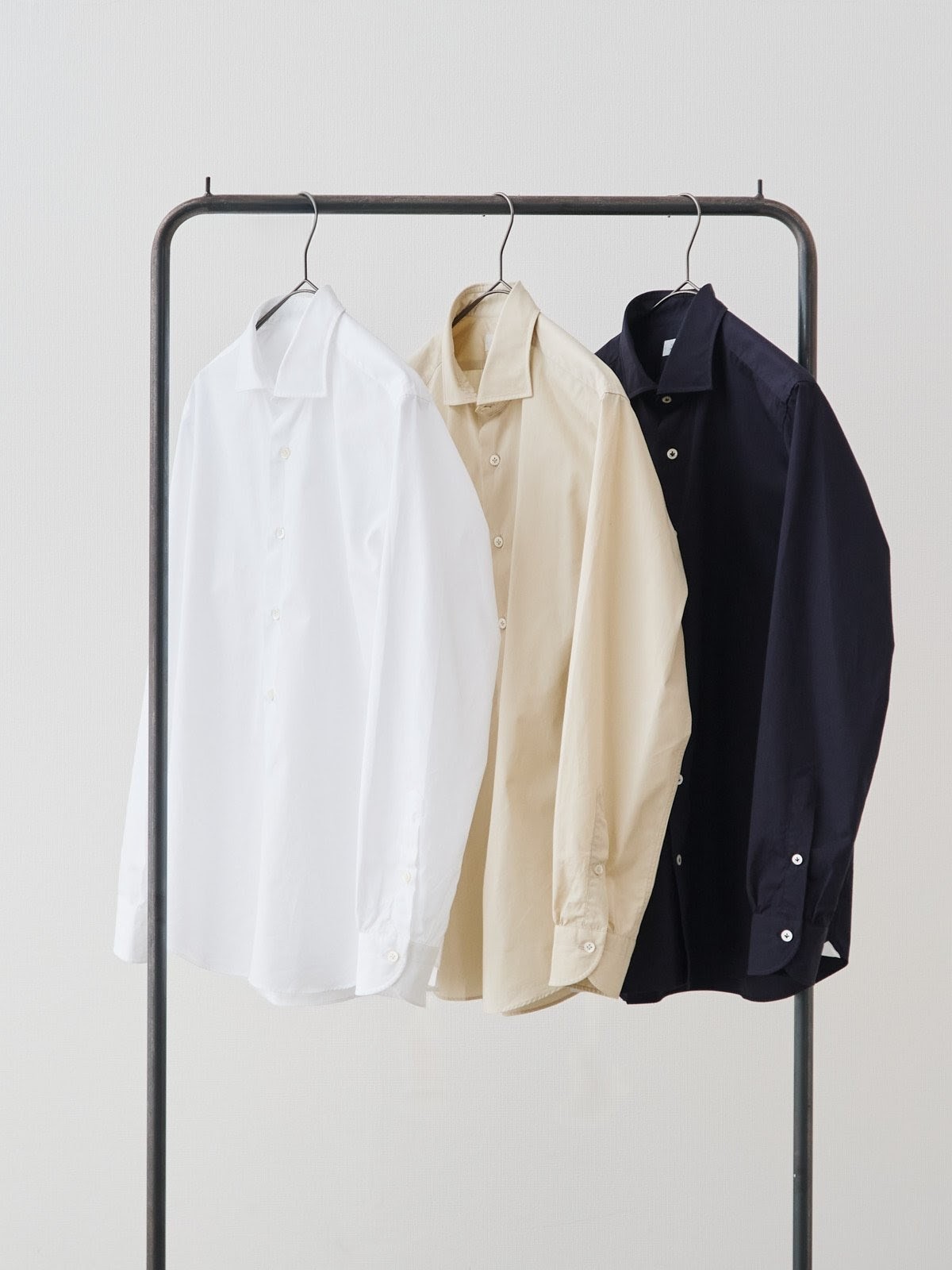 洗いざらしを楽しむ超極細コットンシャツ/ベージュ