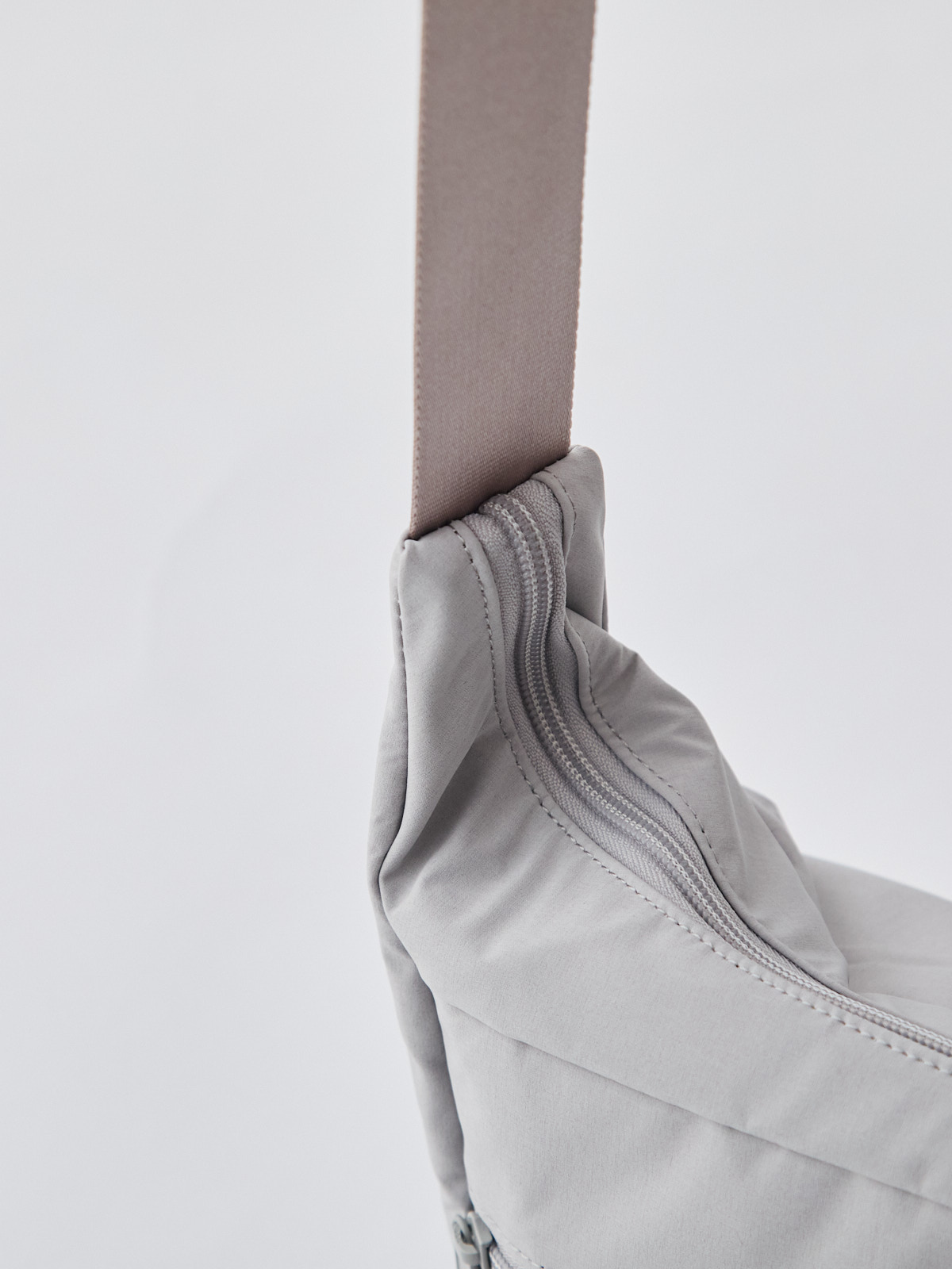 カラー:グレージュ