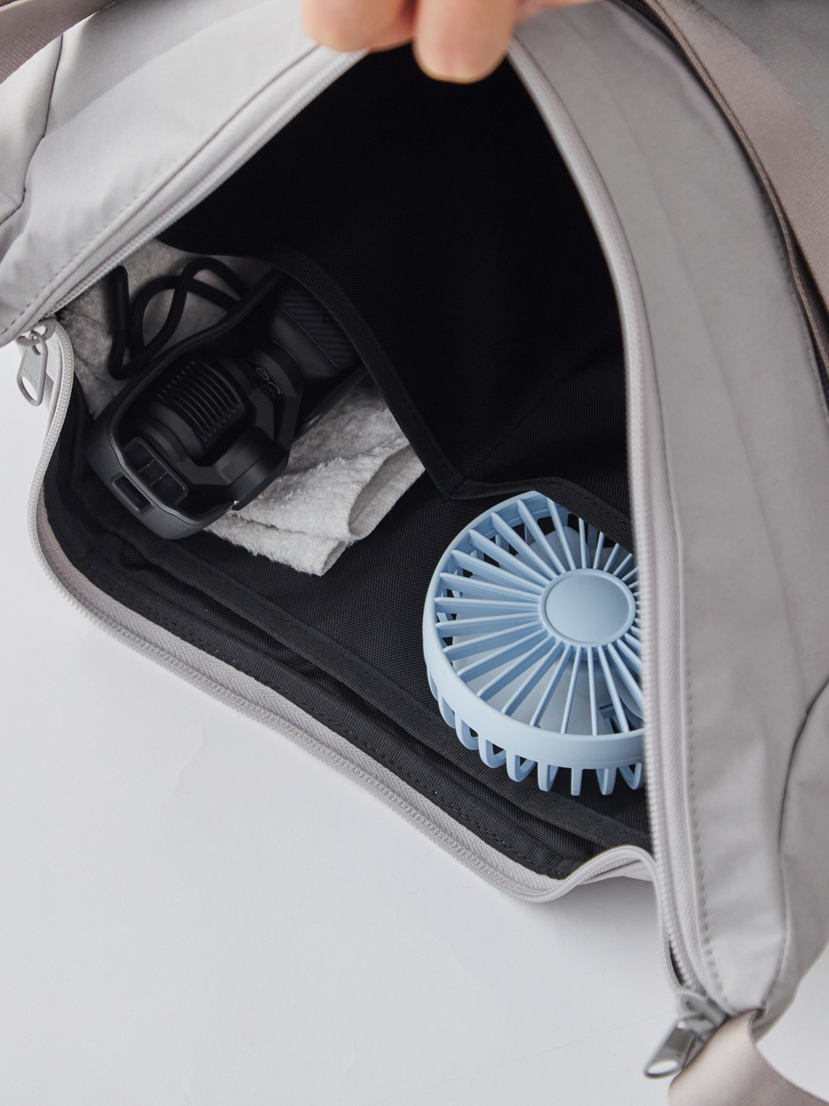 カラー:グレージュ