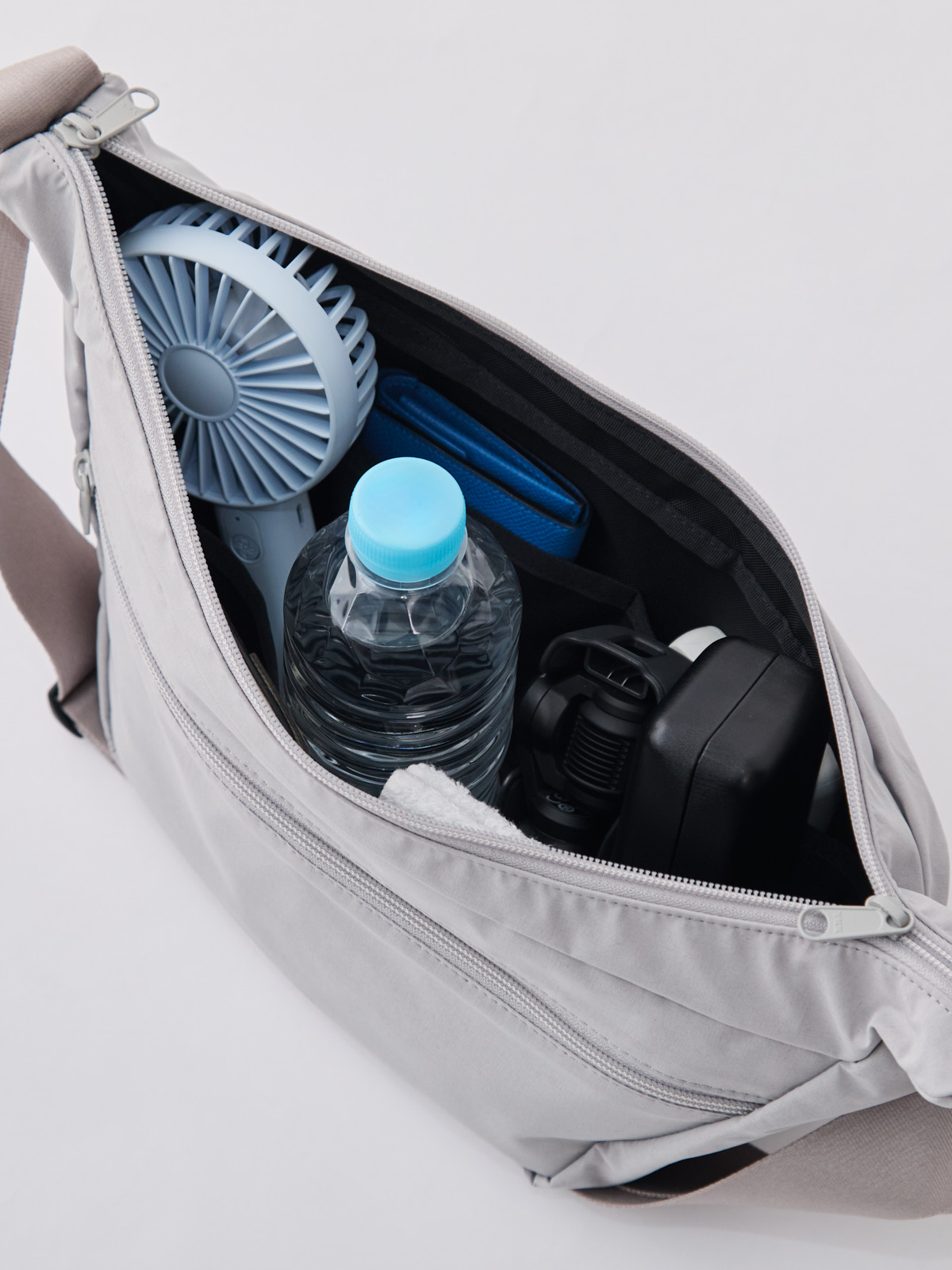 カラー:グレージュ