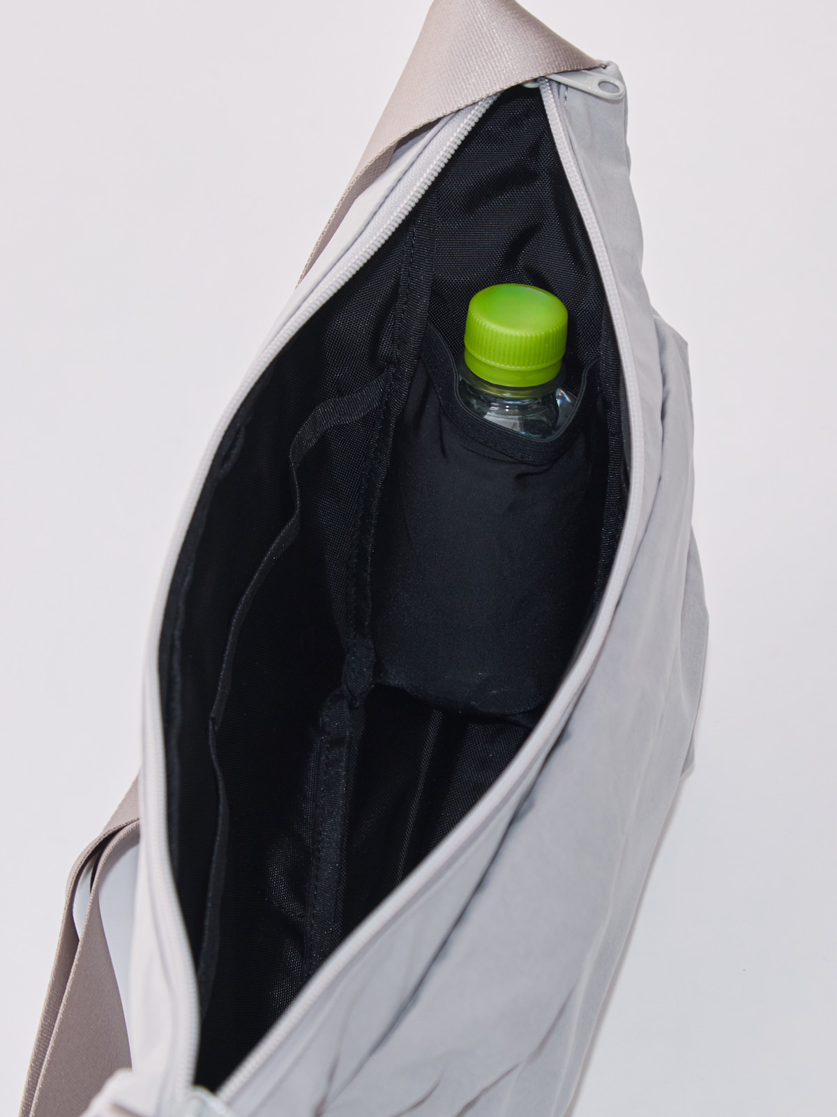 カラー:グレージュ