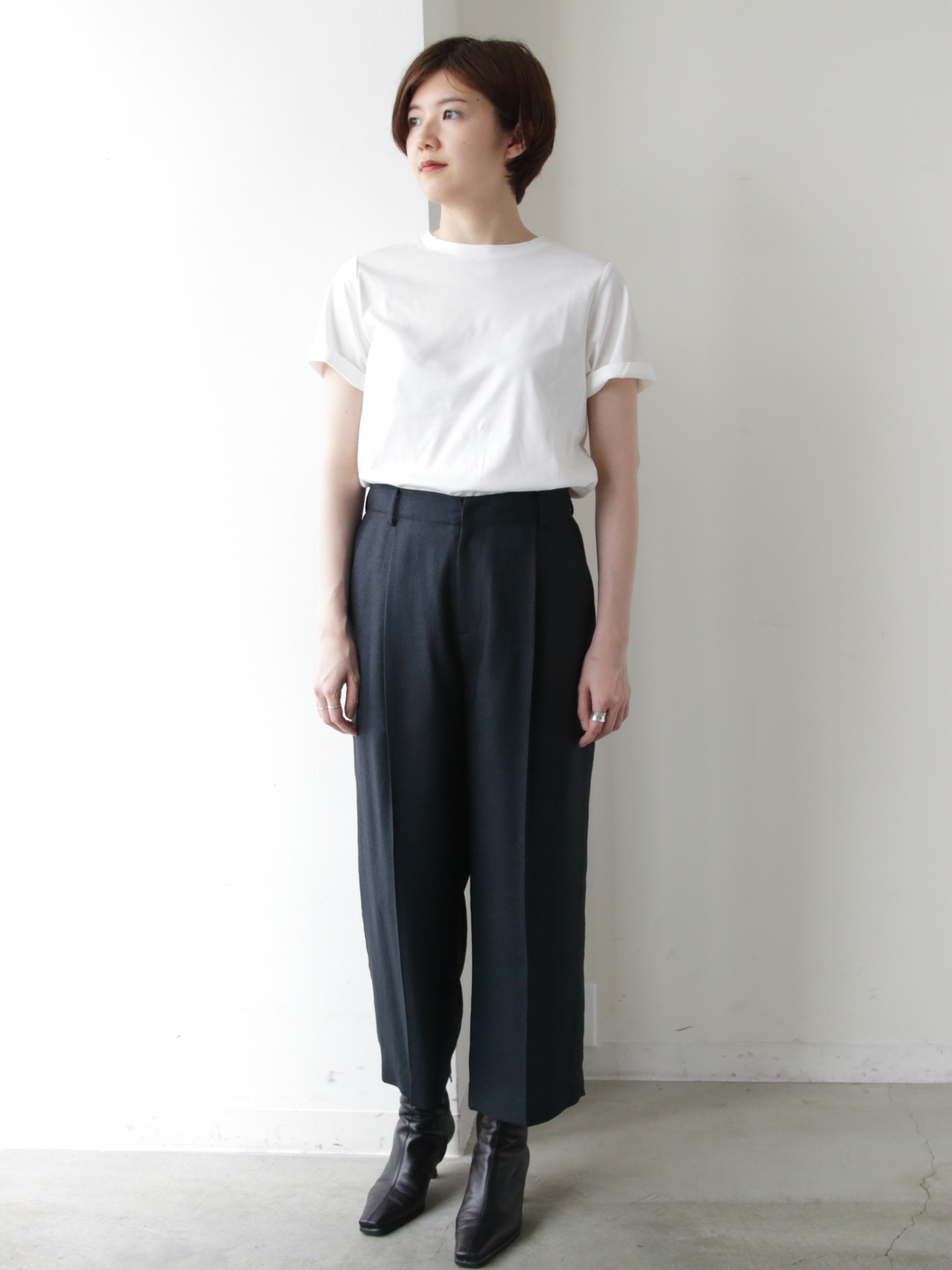 ベーシックTシャツ(シルクプロテイン加工)/カーキ モデル 171cm サイズ 38