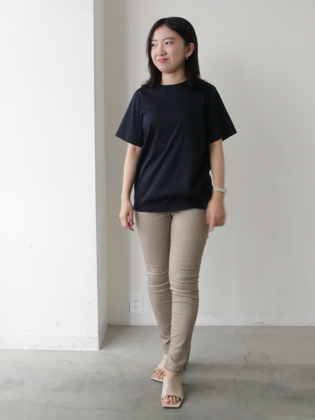 ベーシックTシャツ(シルクプロテイン加工)/ベージュ モデル 150cm サイズ 38