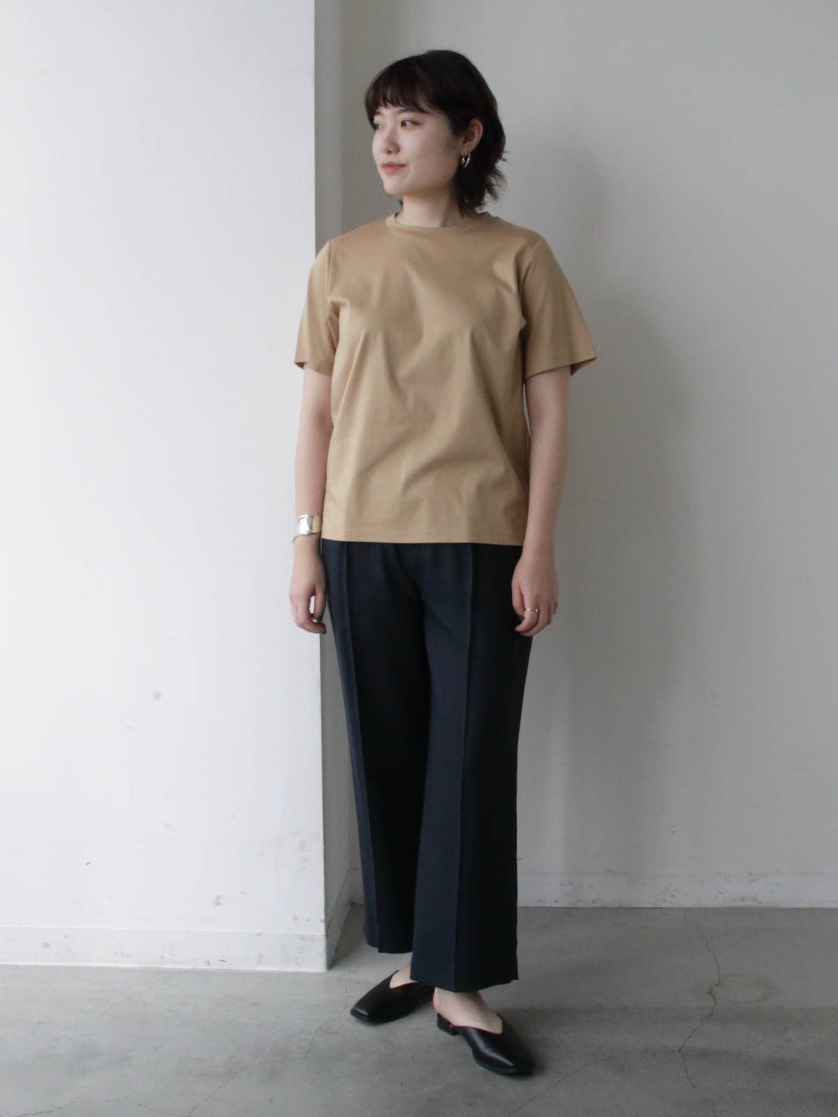 ベーシックTシャツ(シルクプロテイン加工)/ベージュ モデル 164cm サイズ 40