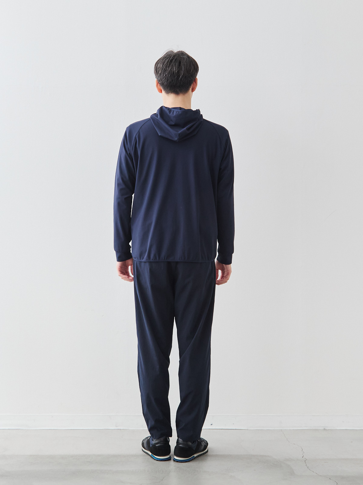 モデル 181cm 71kg ウエスト82cm サイズ L