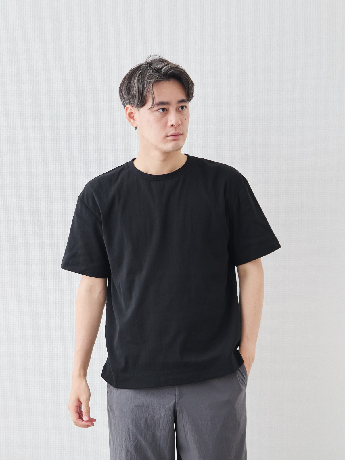 涼、まとう” 高島ちぢみ Tシャツ/ブラック | Factelier (ファクトリエ)