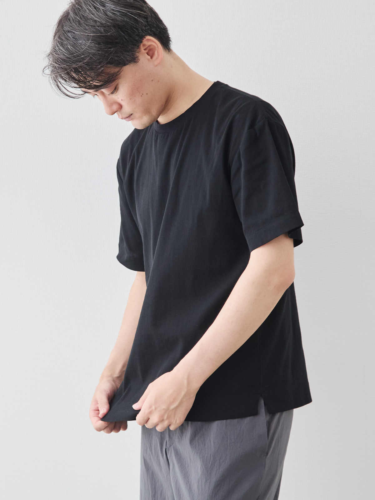 涼、まとう” 高島ちぢみ Tシャツ/ブラック | Factelier (ファクトリエ)