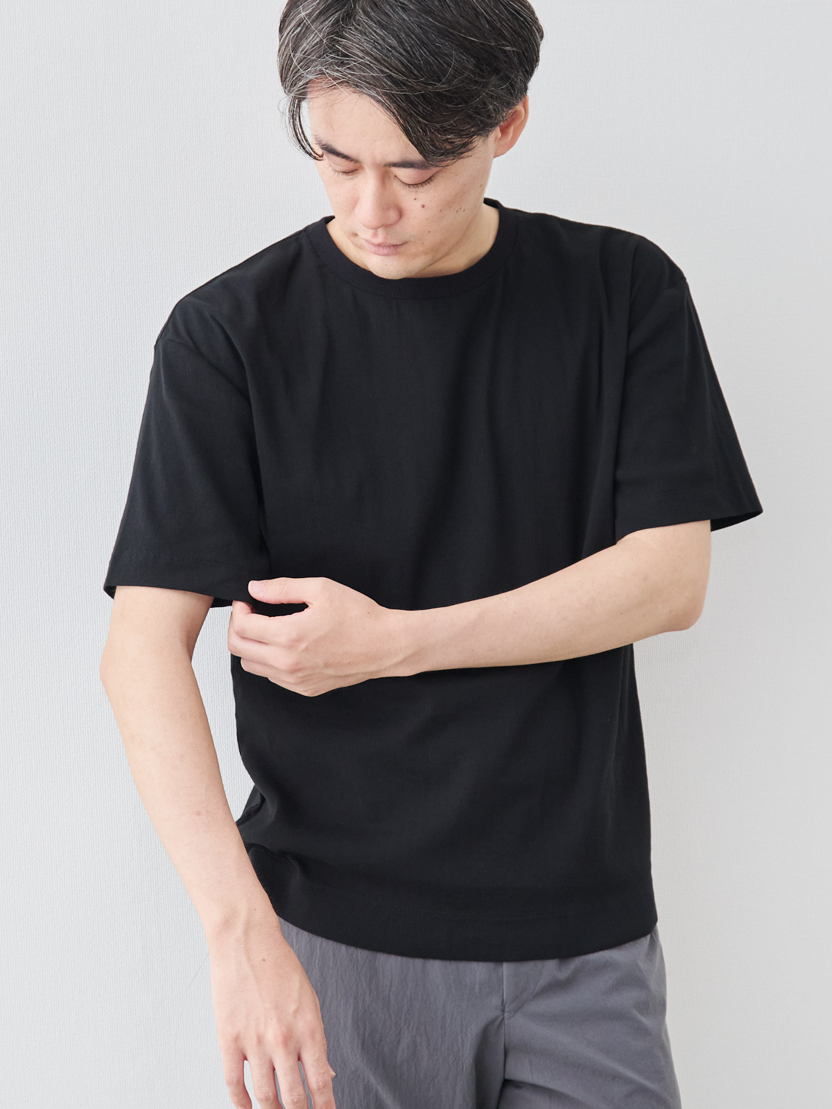 涼、まとう” 高島ちぢみ Tシャツ/ブラック | Factelier (ファクトリエ)