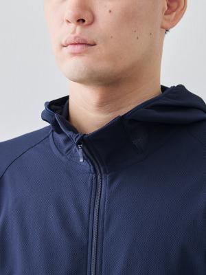 ※ネイビー着用