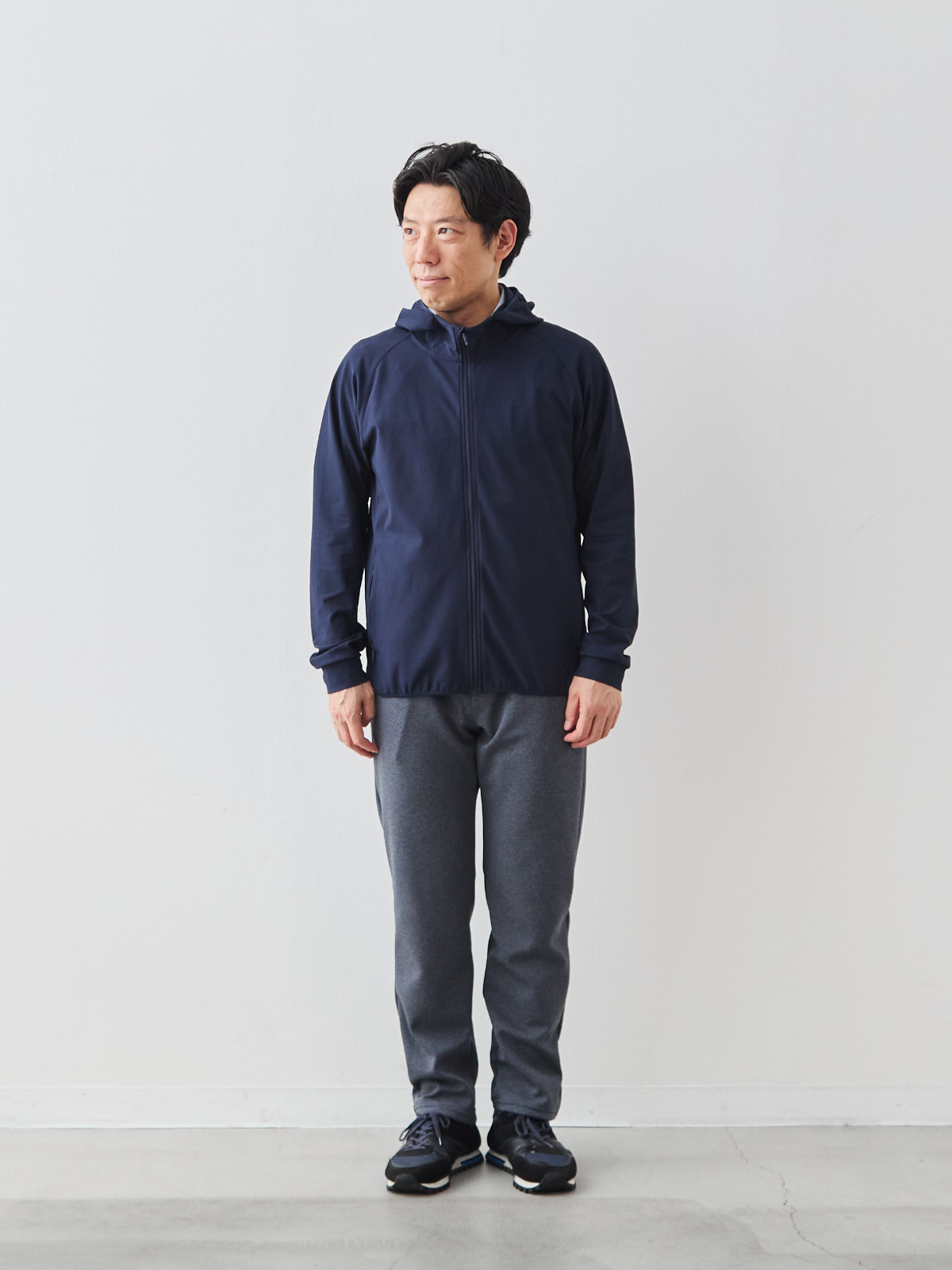モデル 171cm 70kg ウエスト85cm サイズ L ※ネイビー着用