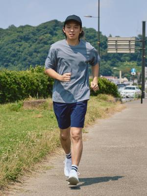モデル 173cm 64kg サイズ M ※別カラー(ミッドナイトブルー)着用