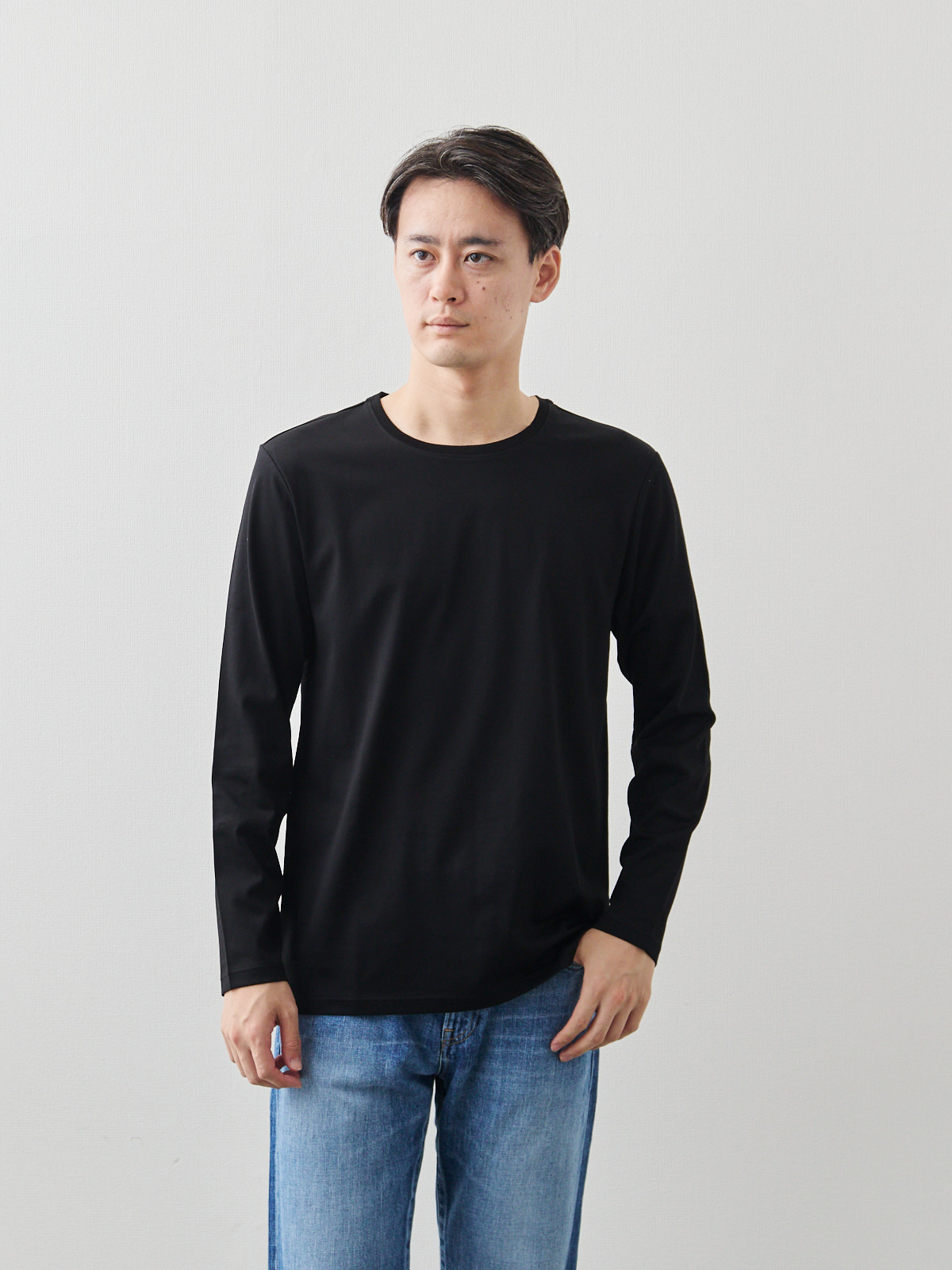 上質コットン100%のドレスTシャツ/Jacket Fit/クルーネック長袖/ブラック