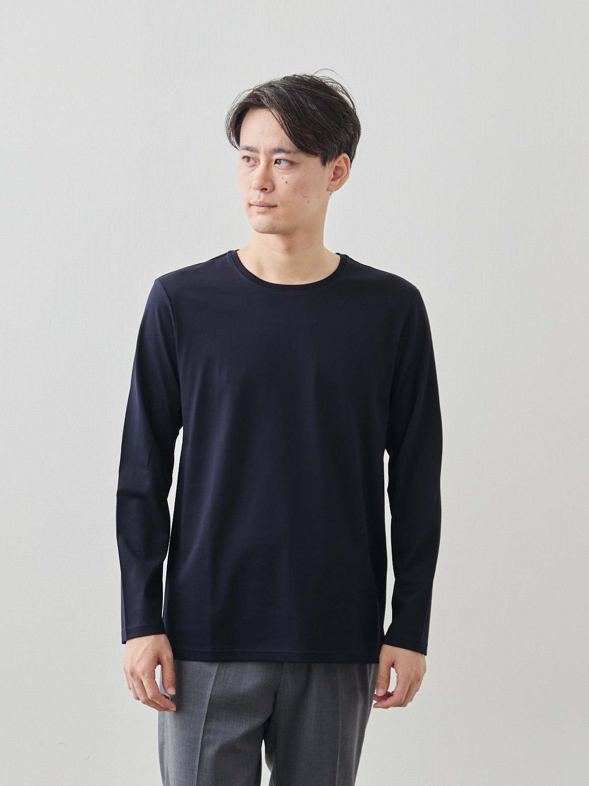 上質コットン100%のドレスTシャツ/Jacket Fit/クルーネック長袖/ネイビー
