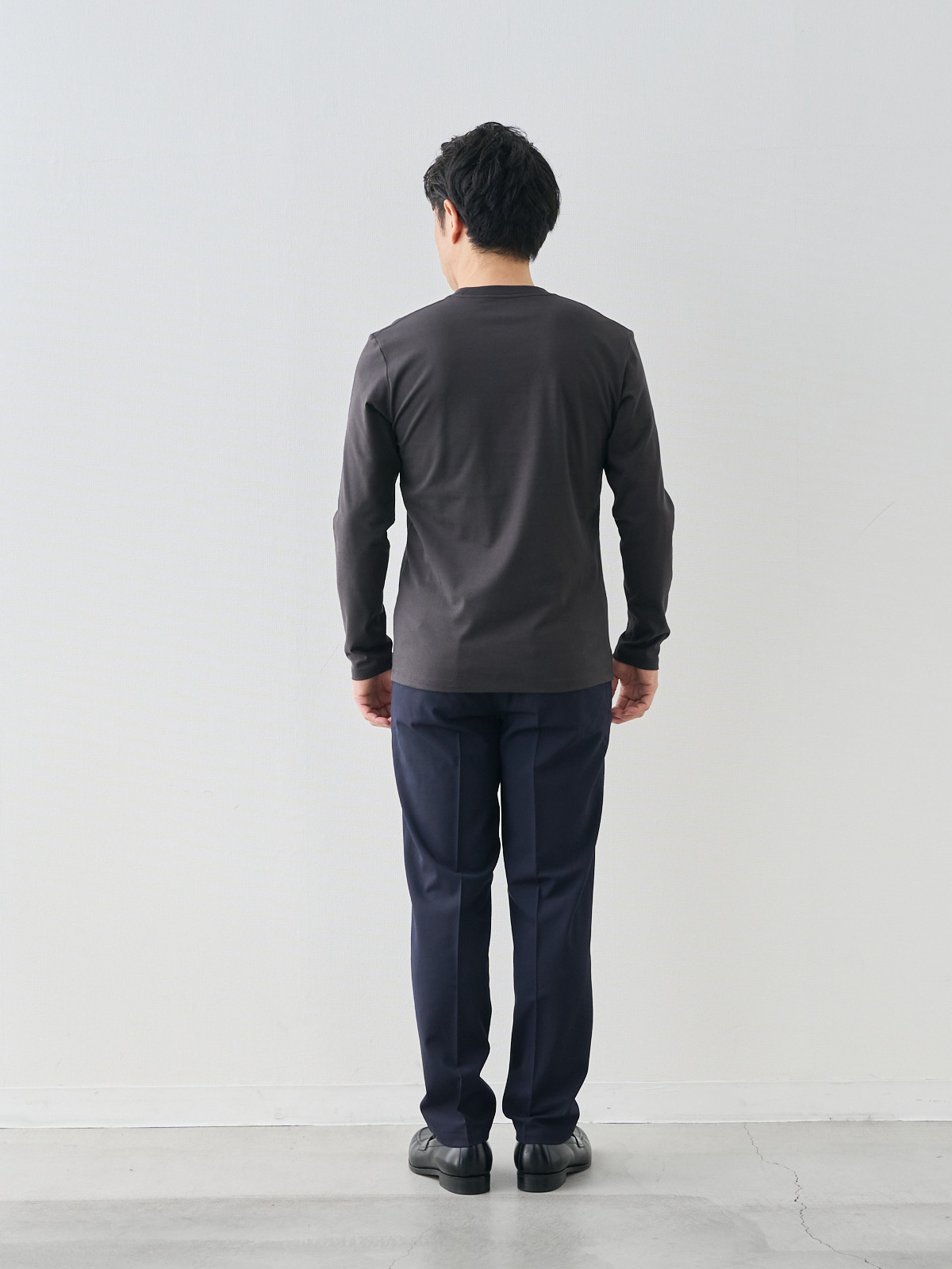 モデル 171cm 70kg ウエスト85cm サイズ M カラー:チャコールグレー