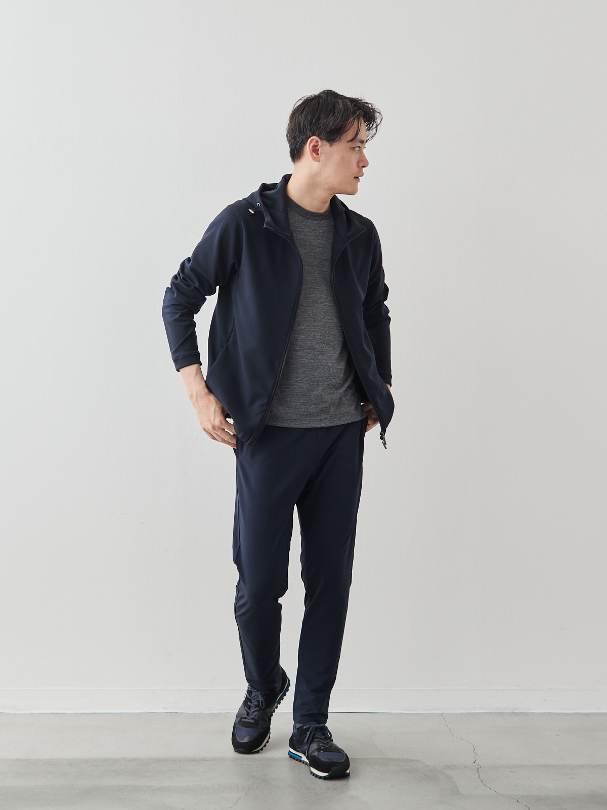 スマートシルエット マルチバランサー 超伸縮パンツ/ネイビー モデル 181cm 71kg サイズ L