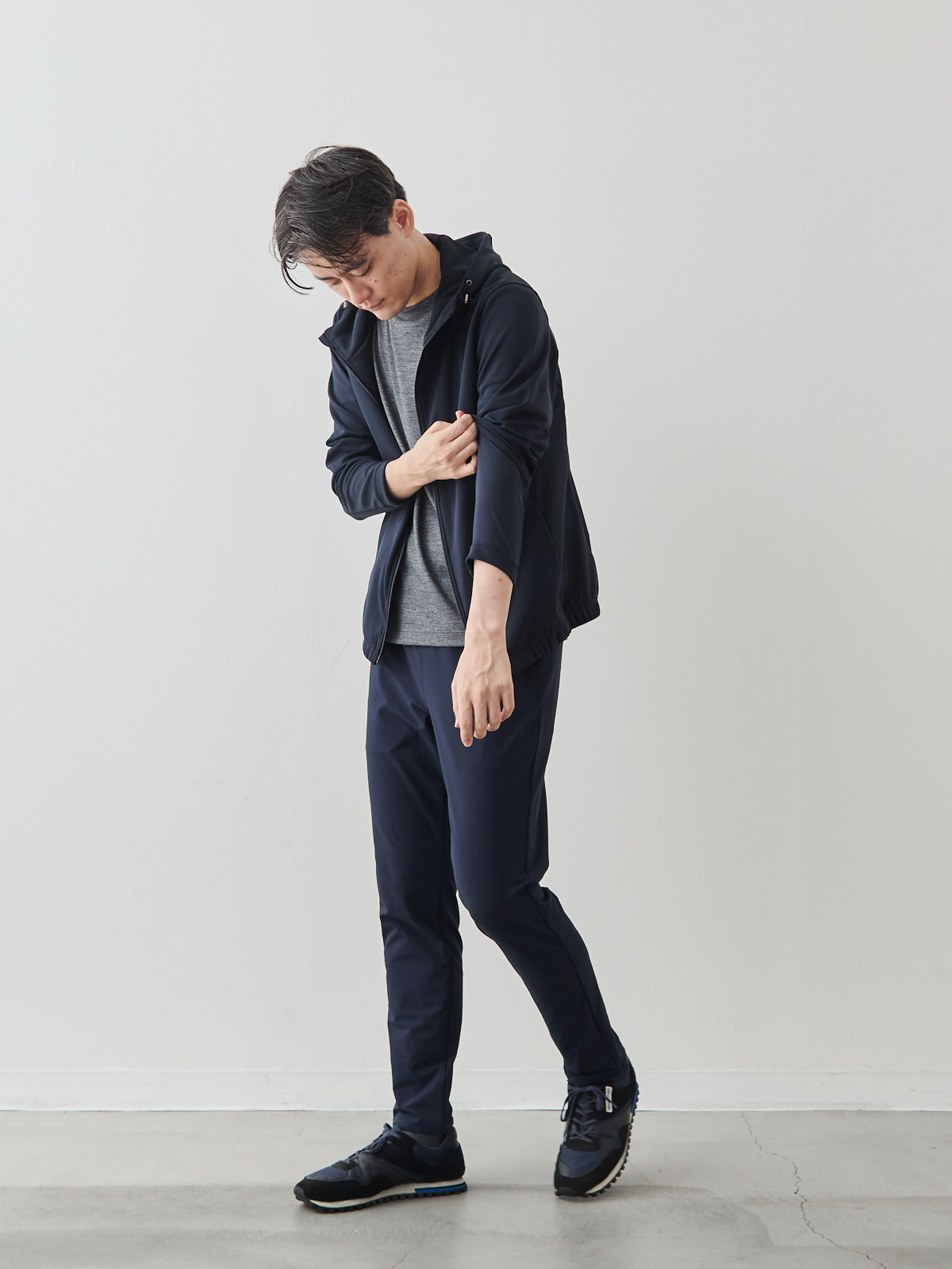 スマートシルエット マルチバランサー 超伸縮パンツ/ネイビー モデル 181cm 71kg サイズ L