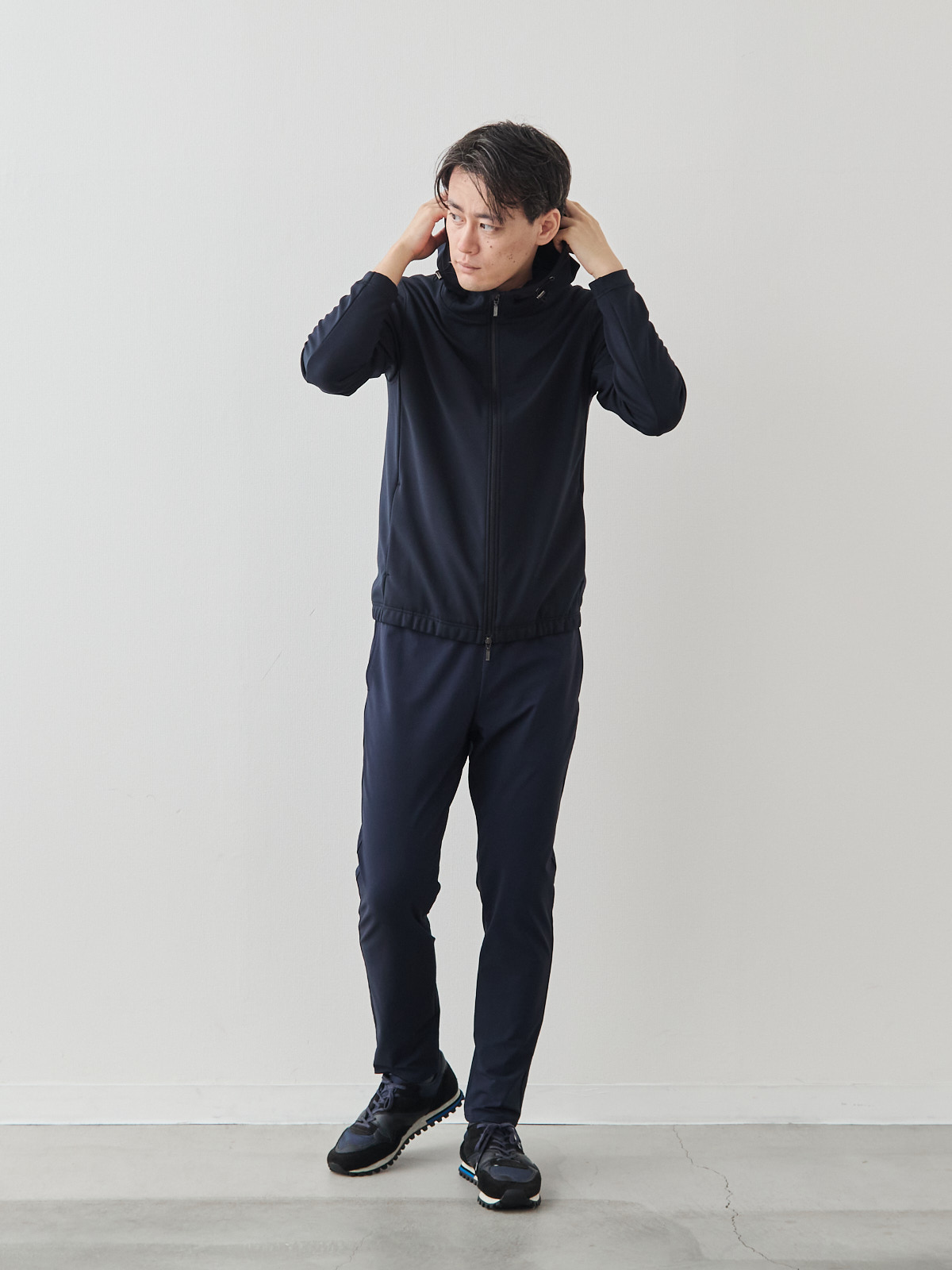 スマートシルエット マルチバランサー 超伸縮パンツ/ネイビー モデル 181cm 71kg サイズ L