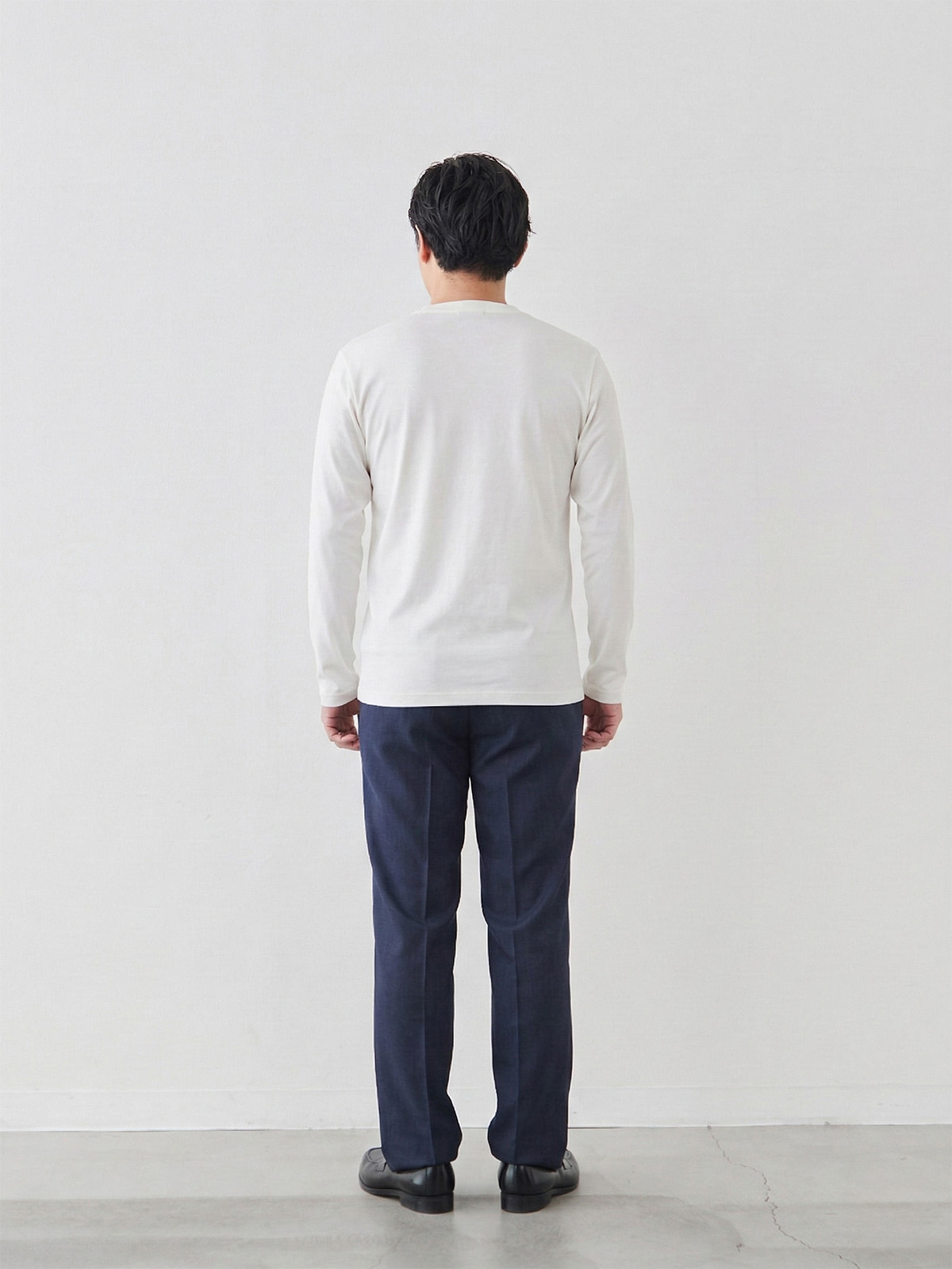 モデル 171cm 70kg ウエスト85cm サイズ M カラー:ホワイト