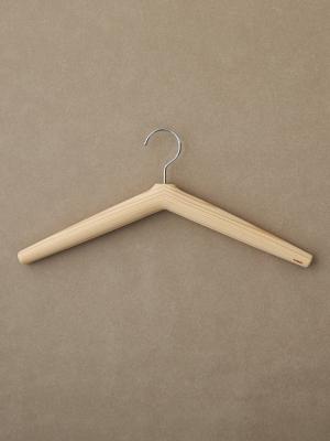 13周年記念“カリモク×ファクトリエ”木製コートハンガー