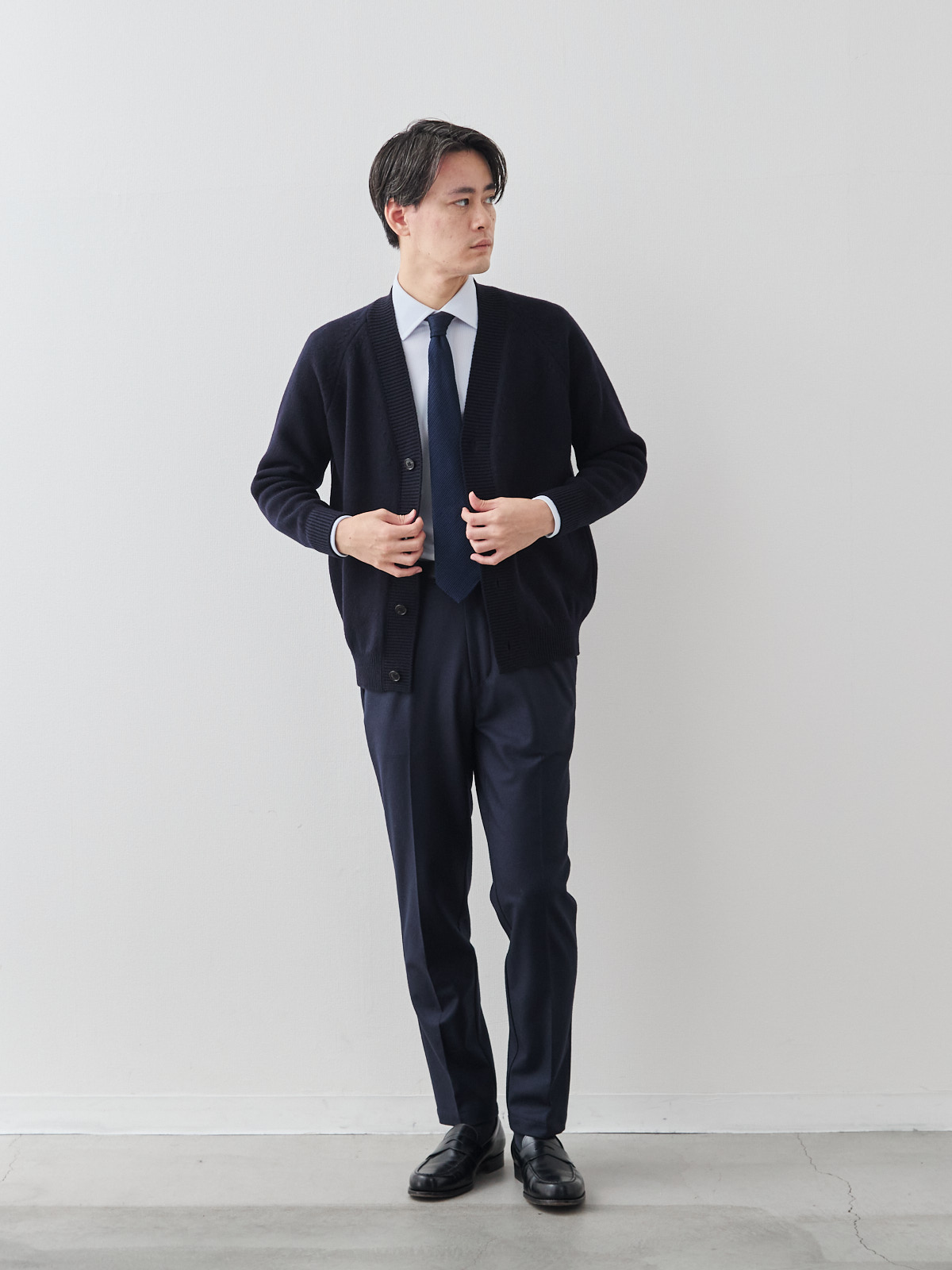 カシミヤブレンド Premium ローゲージ・カーディガン/ネイビー モデル 181cm 71kg サイズ L