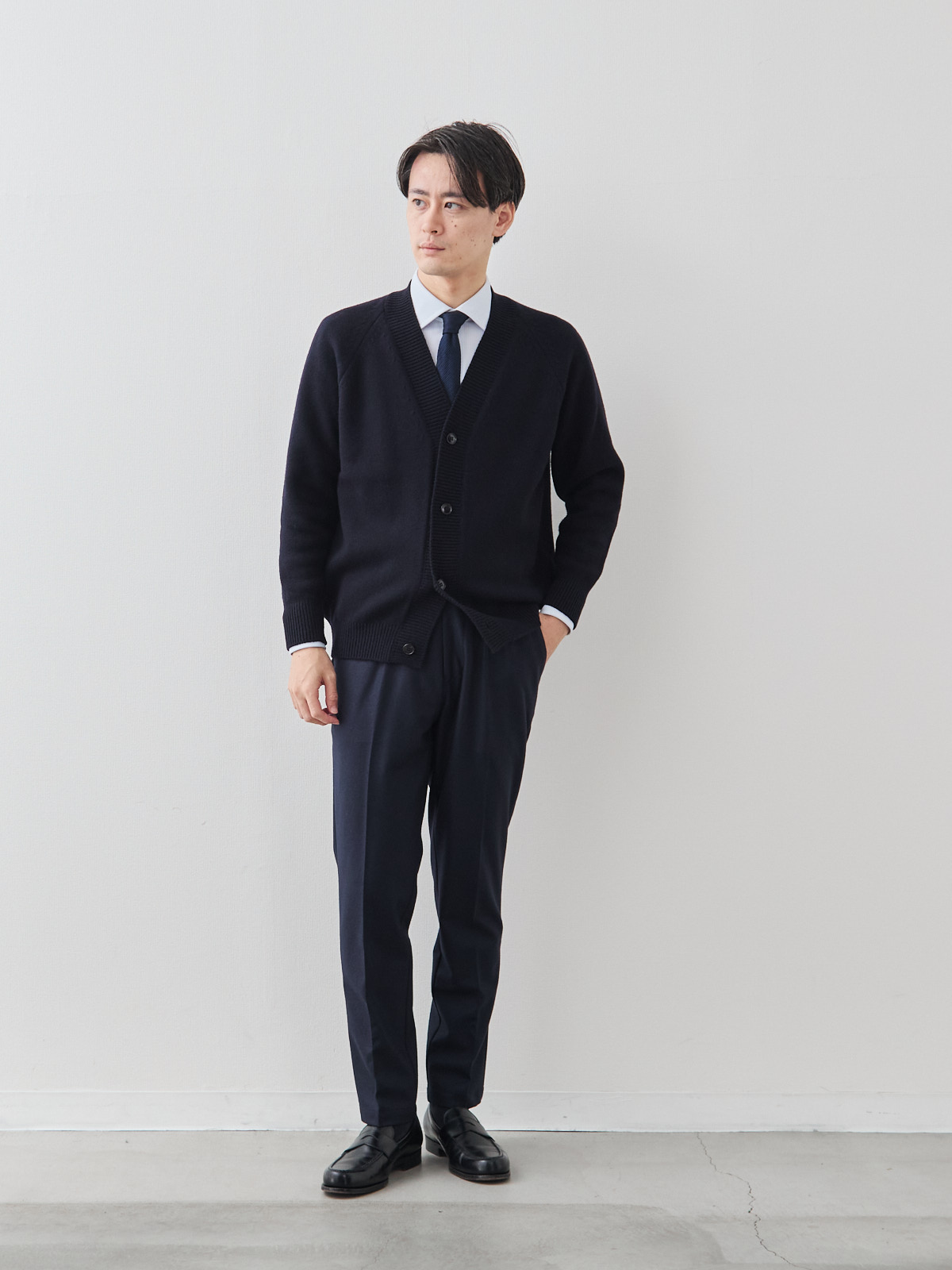 カシミヤブレンド Premium ローゲージ・カーディガン/ネイビー モデル 181cm 71kg サイズ L