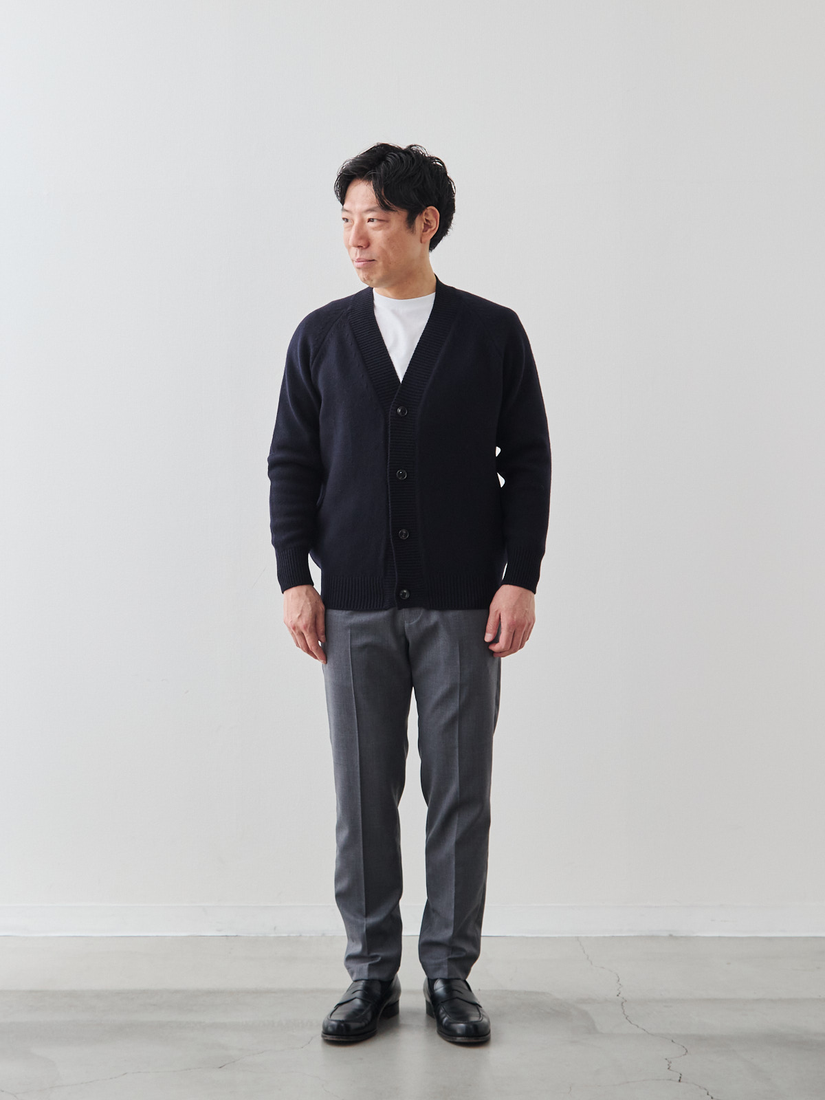 カシミヤブレンド Premium ローゲージ・カーディガン/ネイビー モデル 171cm 70kg サイズ M