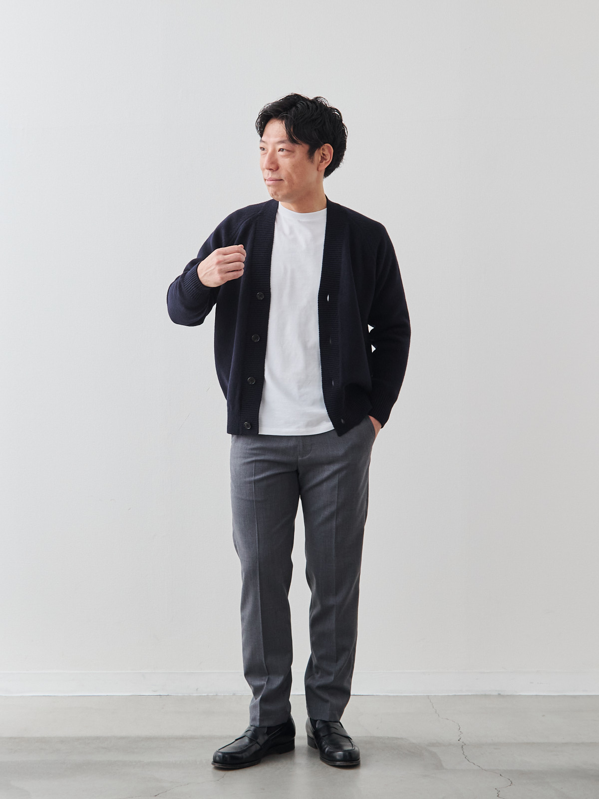 カシミヤブレンド Premium ローゲージ・カーディガン/ネイビー モデル 171cm 70kg サイズ M