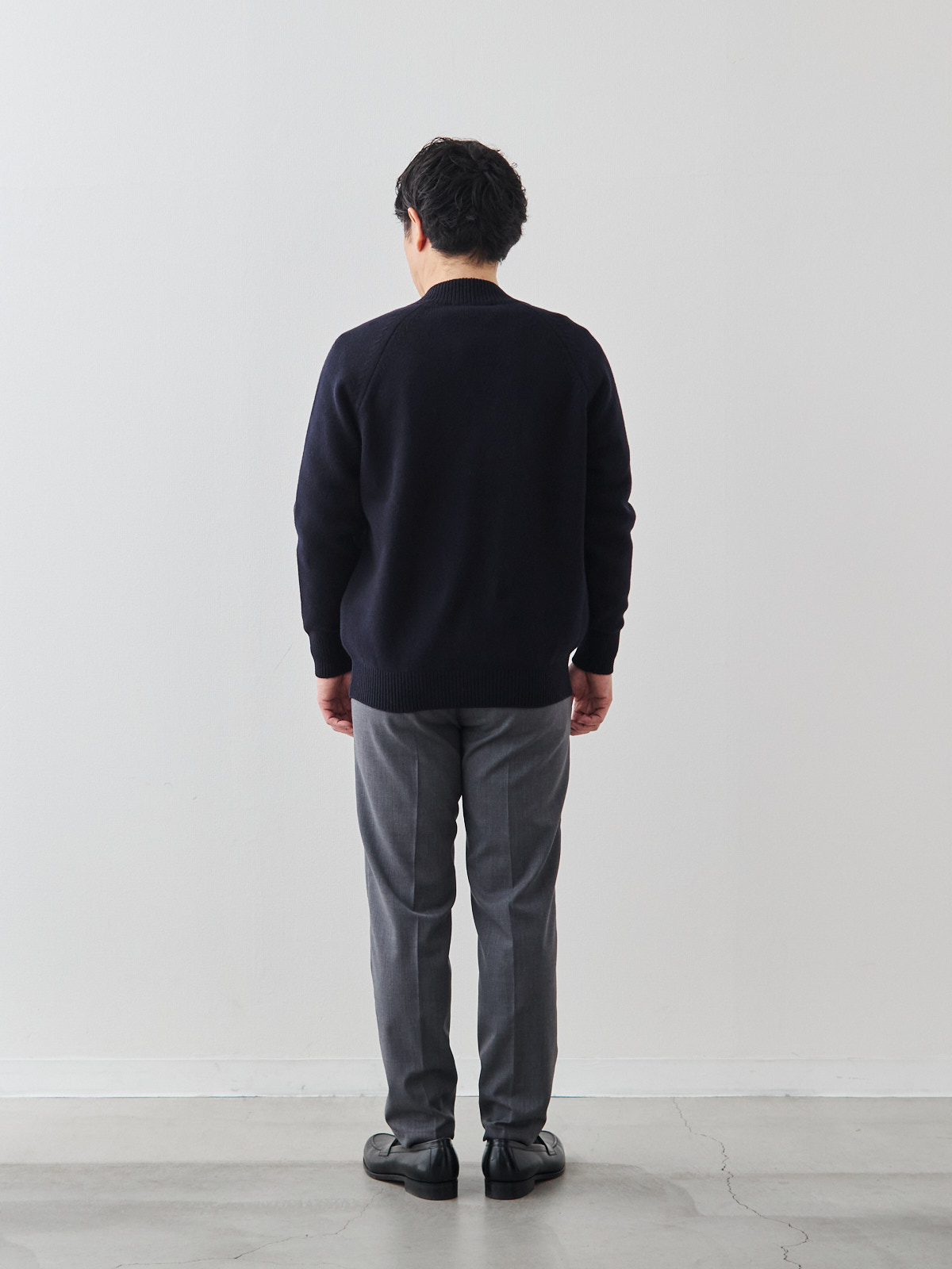 カシミヤブレンド Premium ローゲージ・カーディガン/ネイビー モデル 171cm 70kg サイズ L