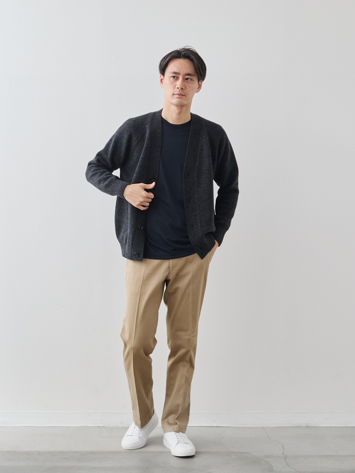 カシミヤブレンド Premium ローゲージ・カーディガン/チャコールグレー モデル 181cm 71kg サイズ L