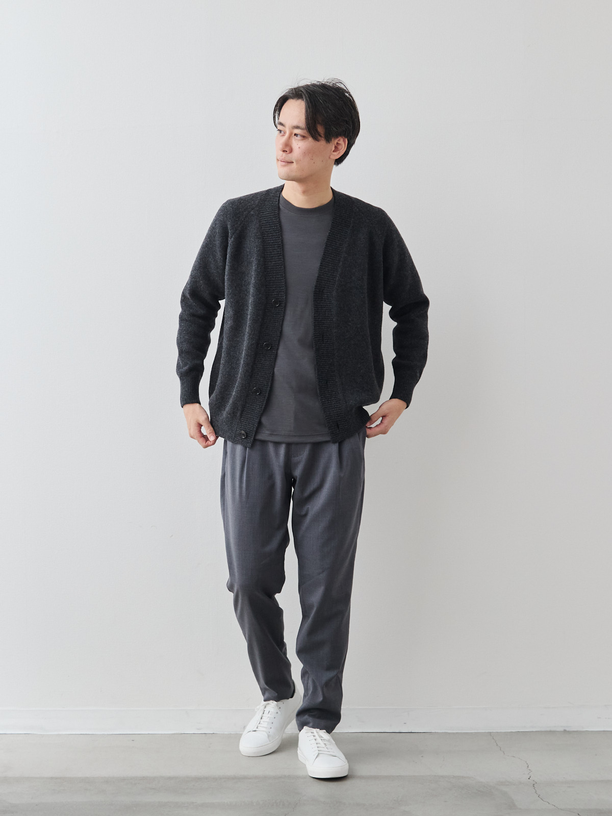 カシミヤブレンド Premium ローゲージ・カーディガン/チャコールグレー モデル 181cm 71kg サイズ L