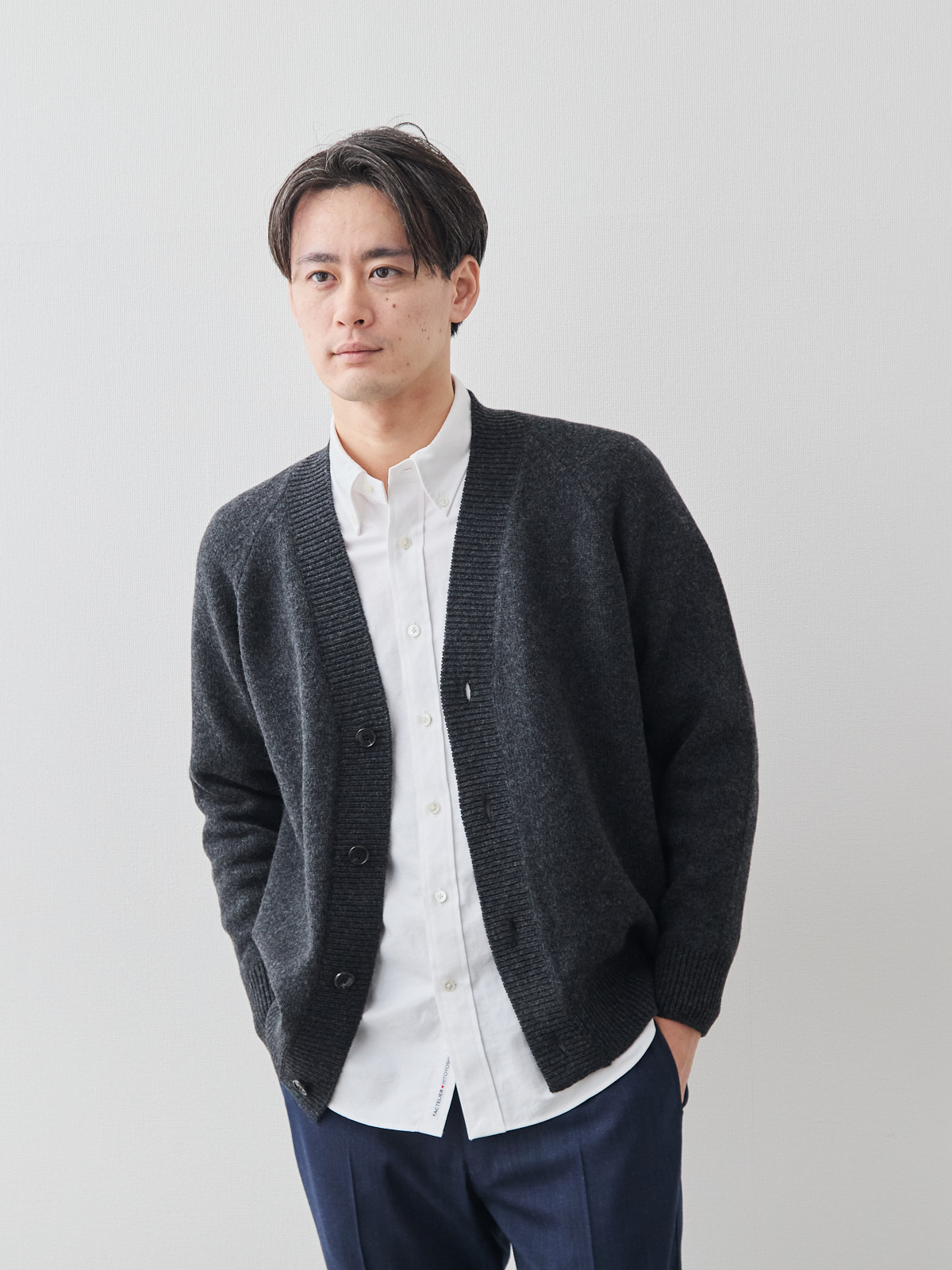 カシミヤブレンド Premium ローゲージ・カーディガン/チャコールグレー モデル 181cm 71kg サイズ L