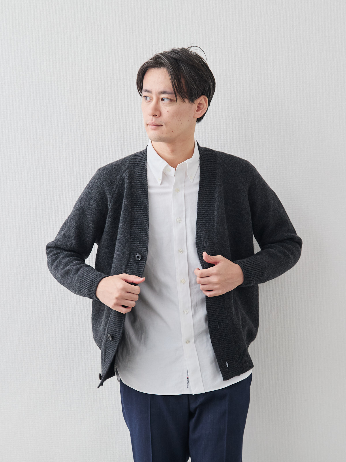 カシミヤブレンド Premium ローゲージ・カーディガン/チャコールグレー モデル 181cm 71kg サイズ L