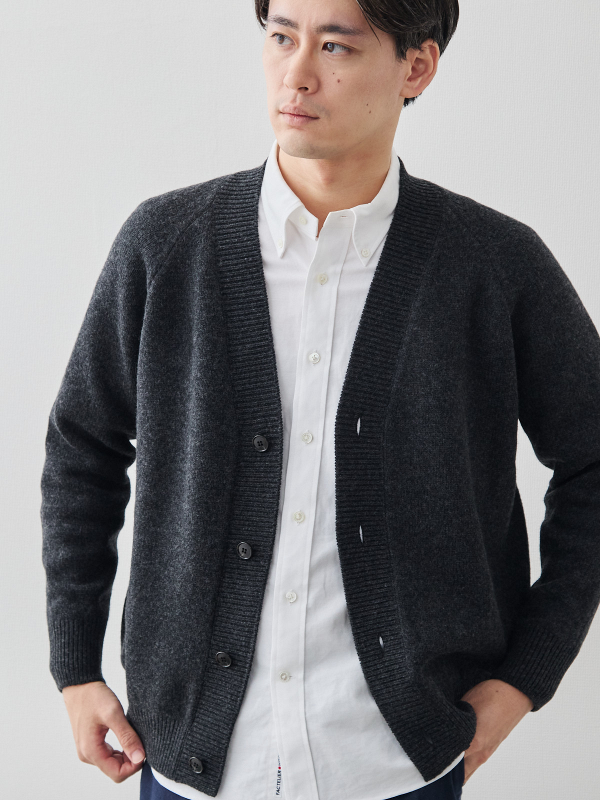 カシミヤブレンド Premium ローゲージ・カーディガン/チャコールグレー モデル 181cm 71kg サイズ L