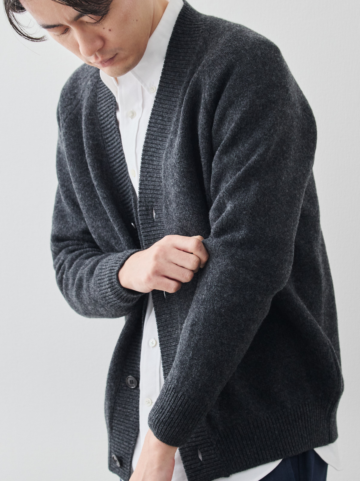 カシミヤブレンド Premium ローゲージ・カーディガン/チャコールグレー