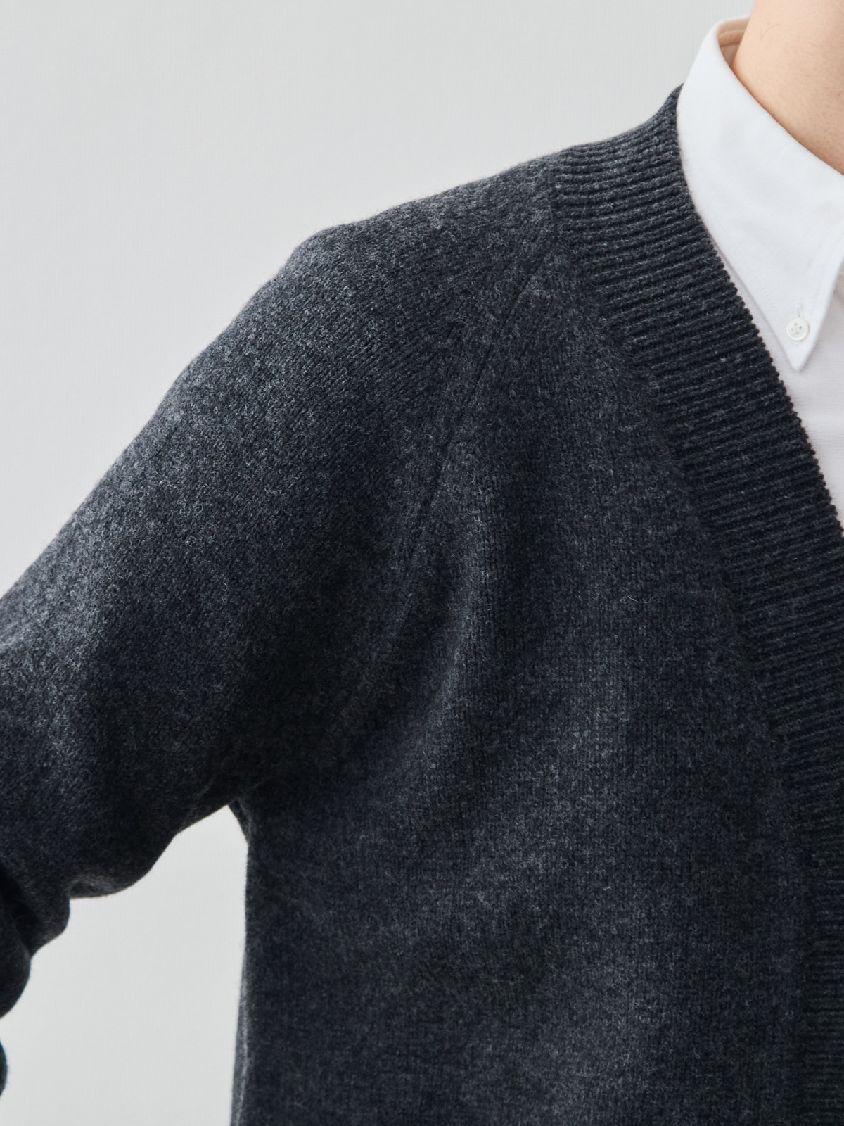 カシミヤブレンド Premium ローゲージ・カーディガン/チャコールグレー
