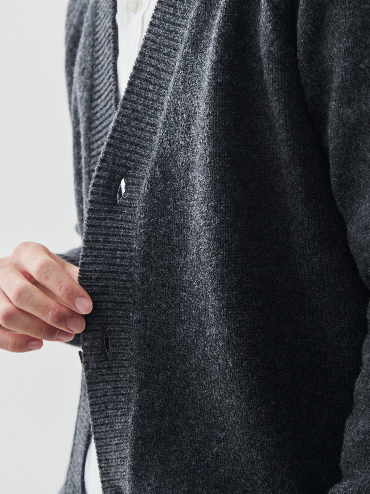 カシミヤブレンド Premium ローゲージ・カーディガン/チャコールグレー