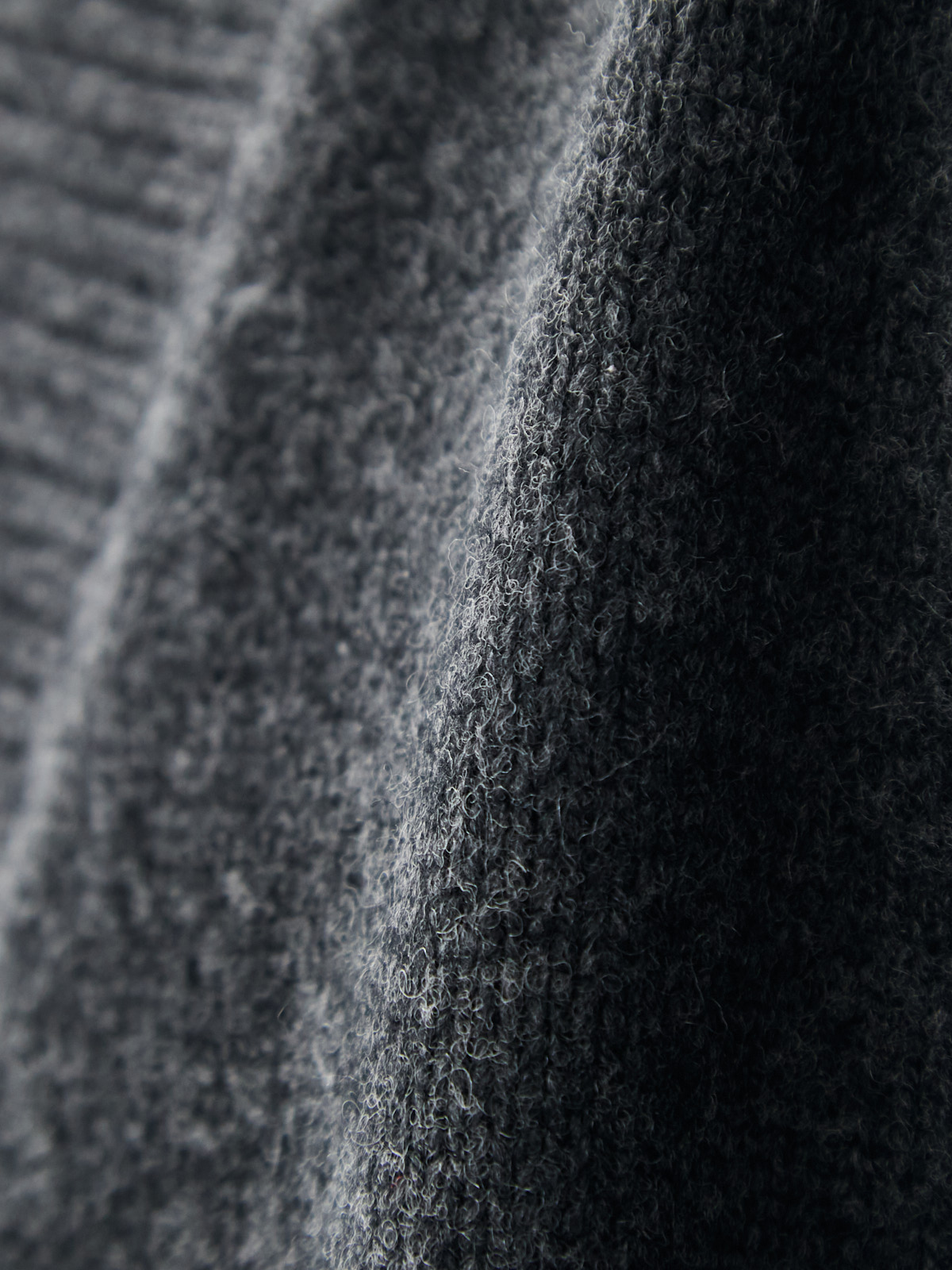 カシミヤブレンド Premium ローゲージ・カーディガン/チャコールグレー