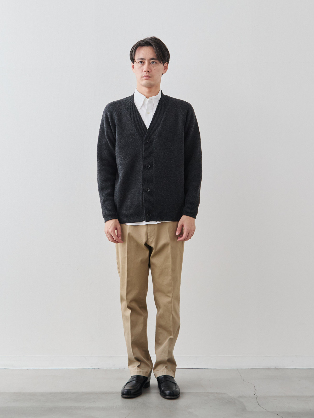 カシミヤブレンド Premium ローゲージ・カーディガン/チャコールグレー モデル 181cm 71kg サイズ LL