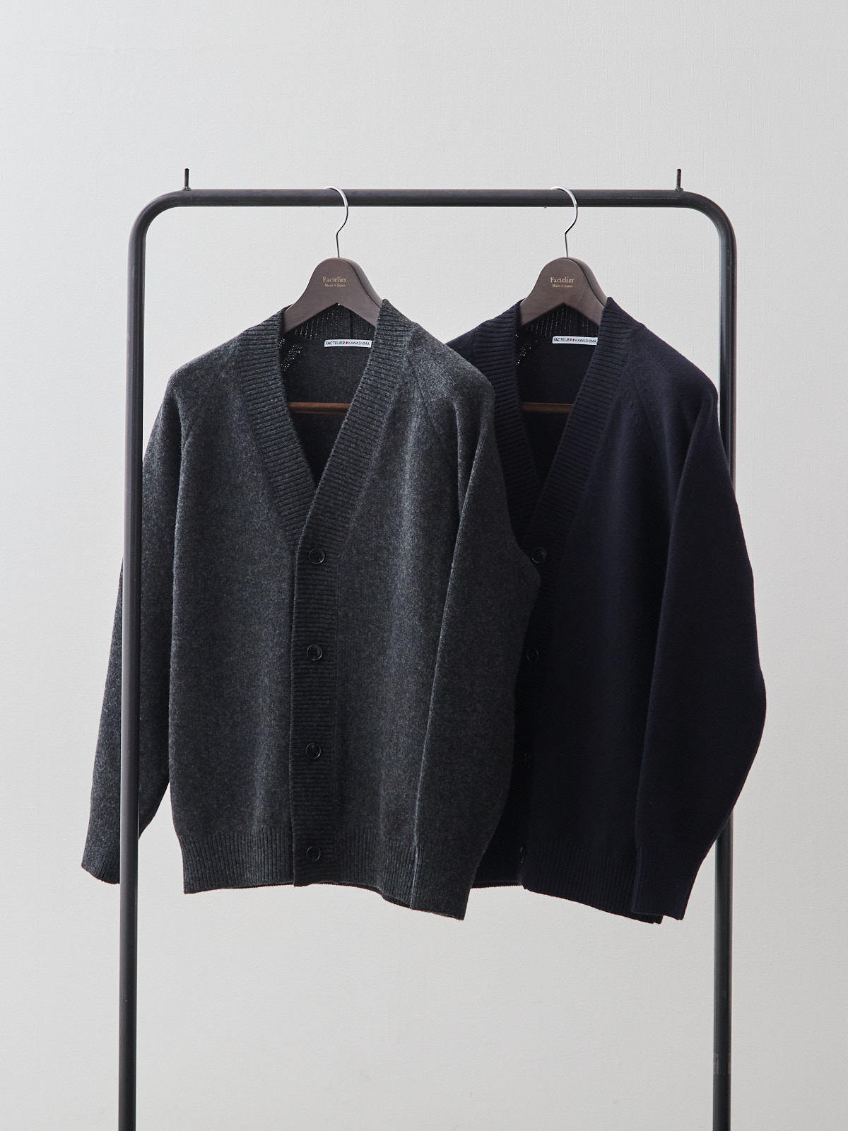 カシミヤブレンド Premium ローゲージ・カーディガン/チャコールグレー