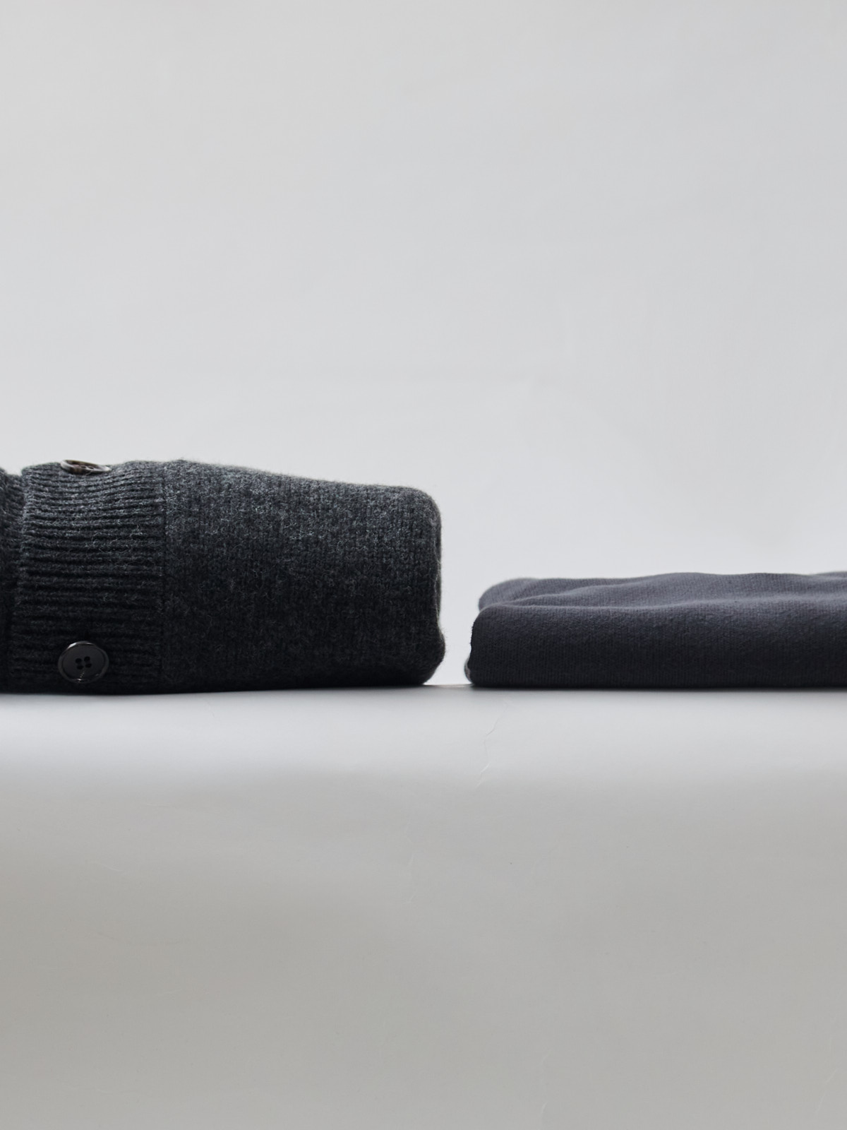 カシミヤブレンド Premium ローゲージ・カーディガン/チャコールグレー