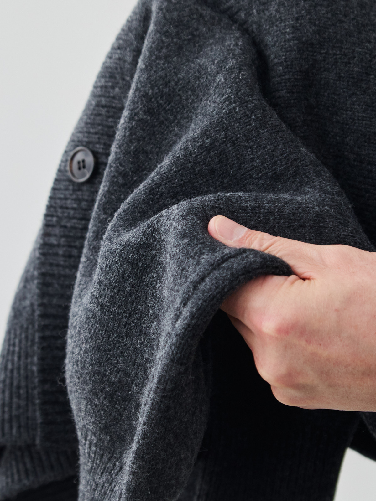 カシミヤブレンド Premium ローゲージ・カーディガン/チャコールグレー