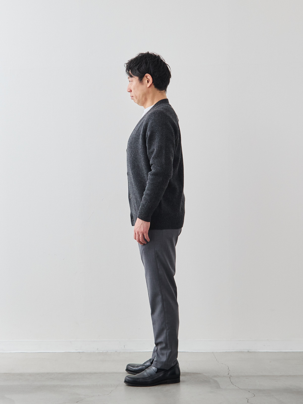 カシミヤブレンド Premium ローゲージ・カーディガン/チャコールグレー モデル 171cm 70kg サイズ L