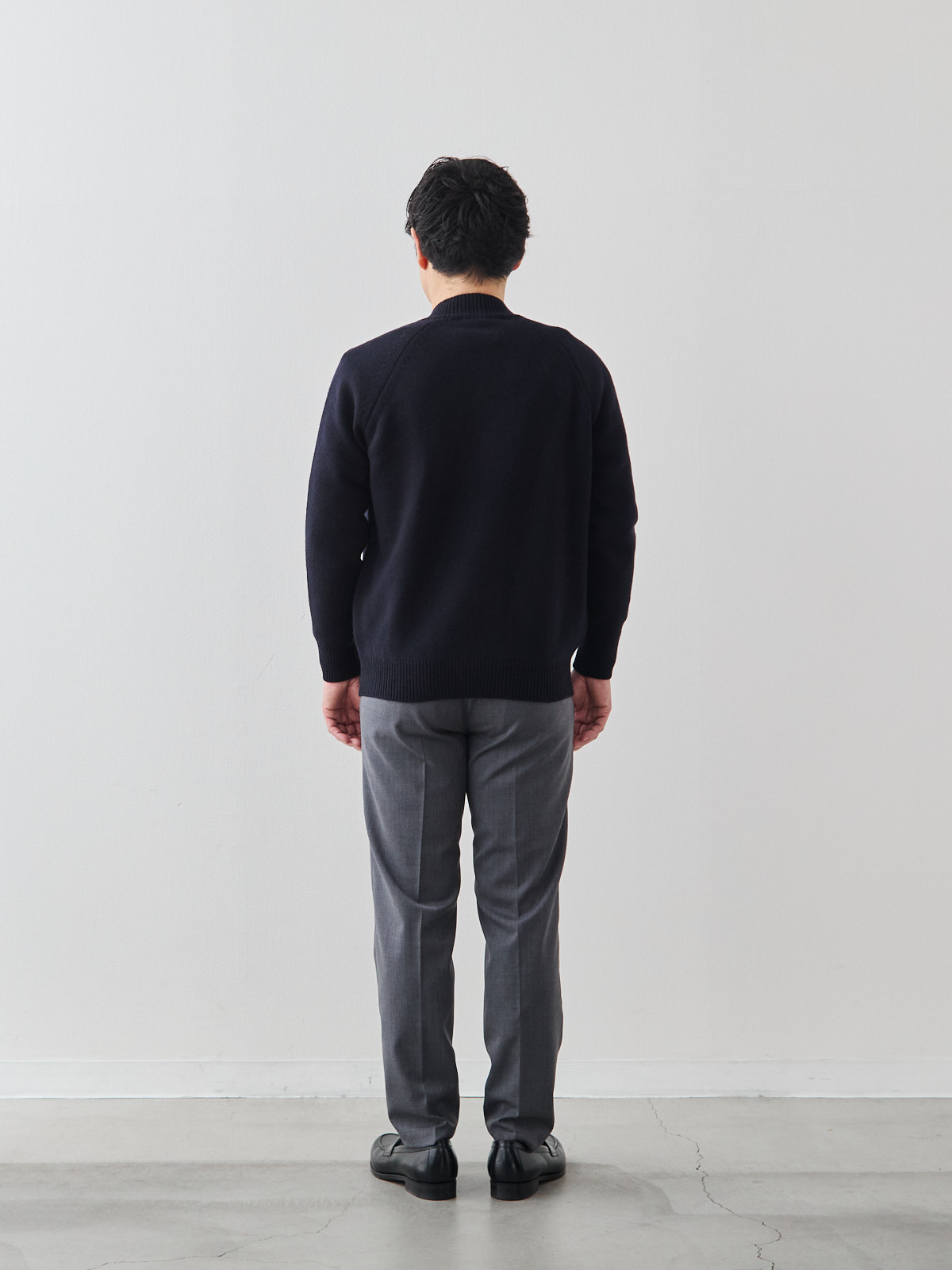 カシミヤブレンド Premium ローゲージ・カーディガン/チャコールグレー モデル 171cm 70kg サイズ M