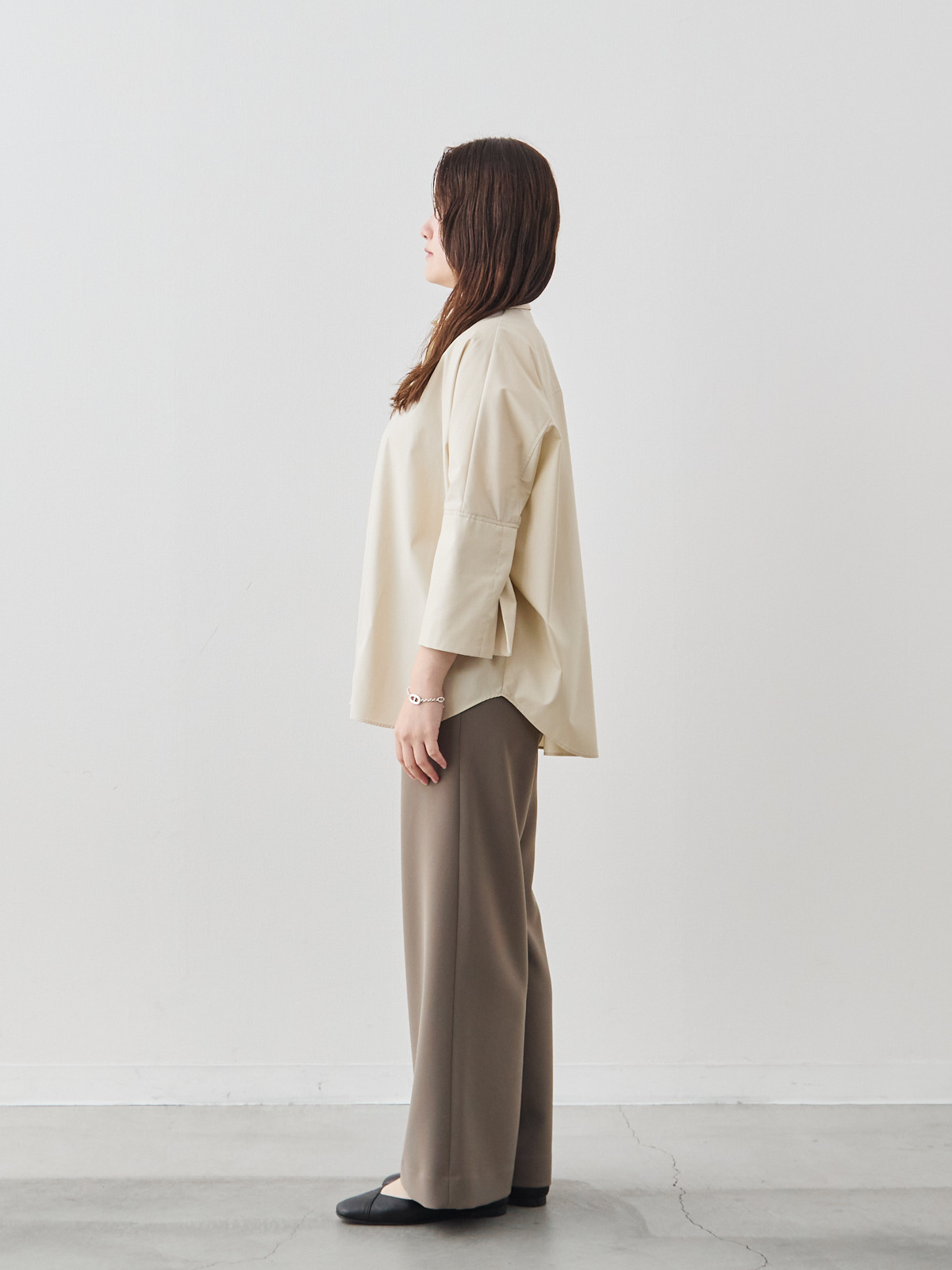 ボクシーカフスブラウス/ベージュ モデル 164cm サイズ フリー