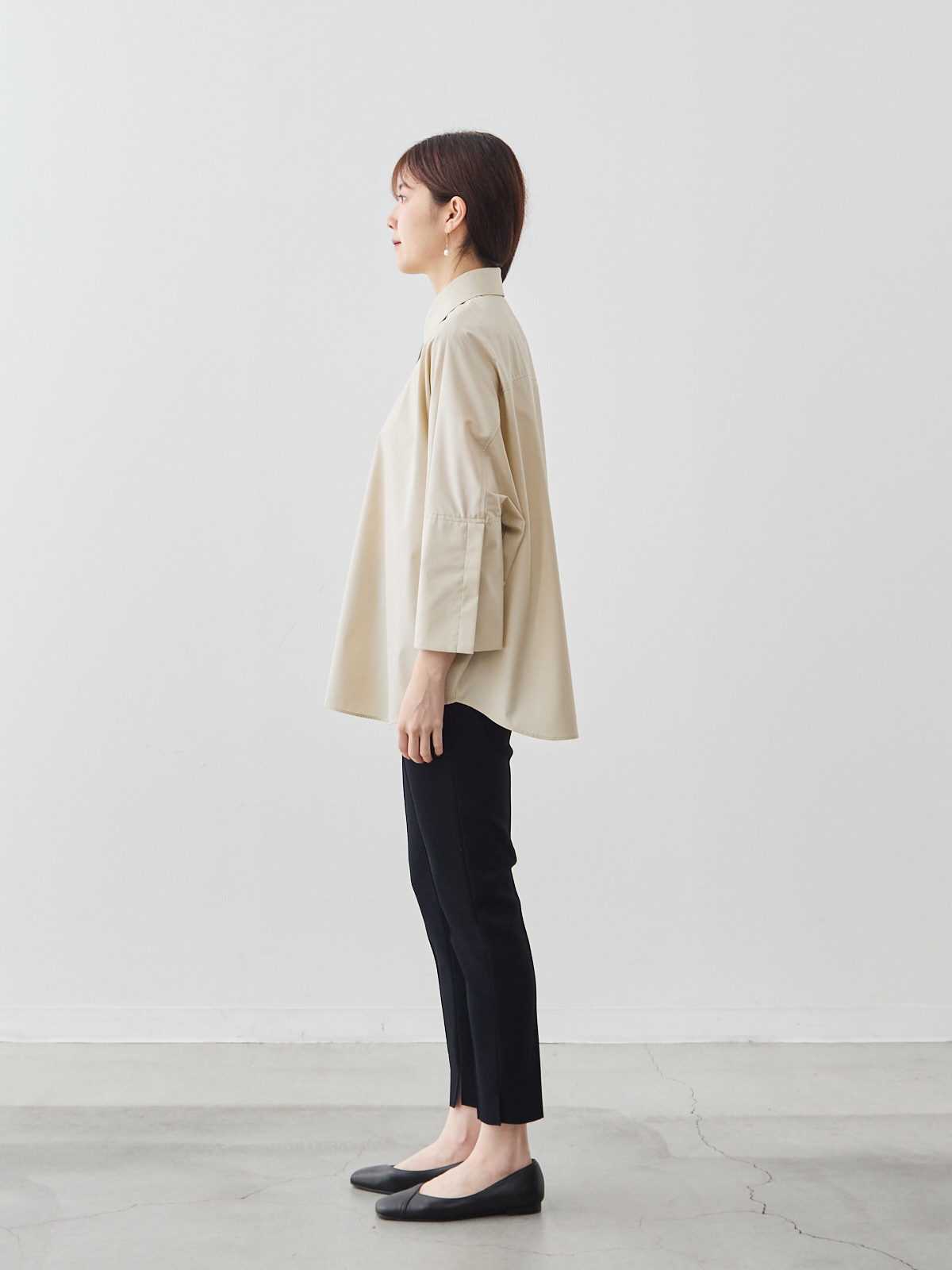 ボクシーカフスブラウス/ベージュ モデル 171cm サイズ フリー